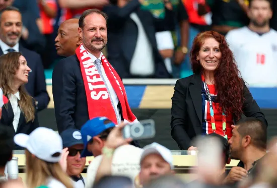 Kronprins Haakon og Lise Klaveness var på stadion for at heppe på Norges herrer under VM i USA.