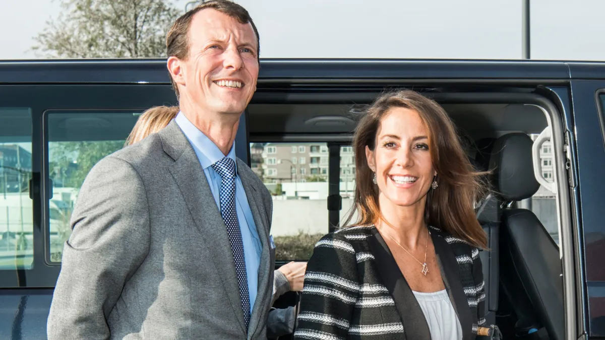 Prins Joachim og prinsesse Marie elsker den danske sommer, og de har nydt at opleve, at det summer af liv på Schackenborg Slot i august.