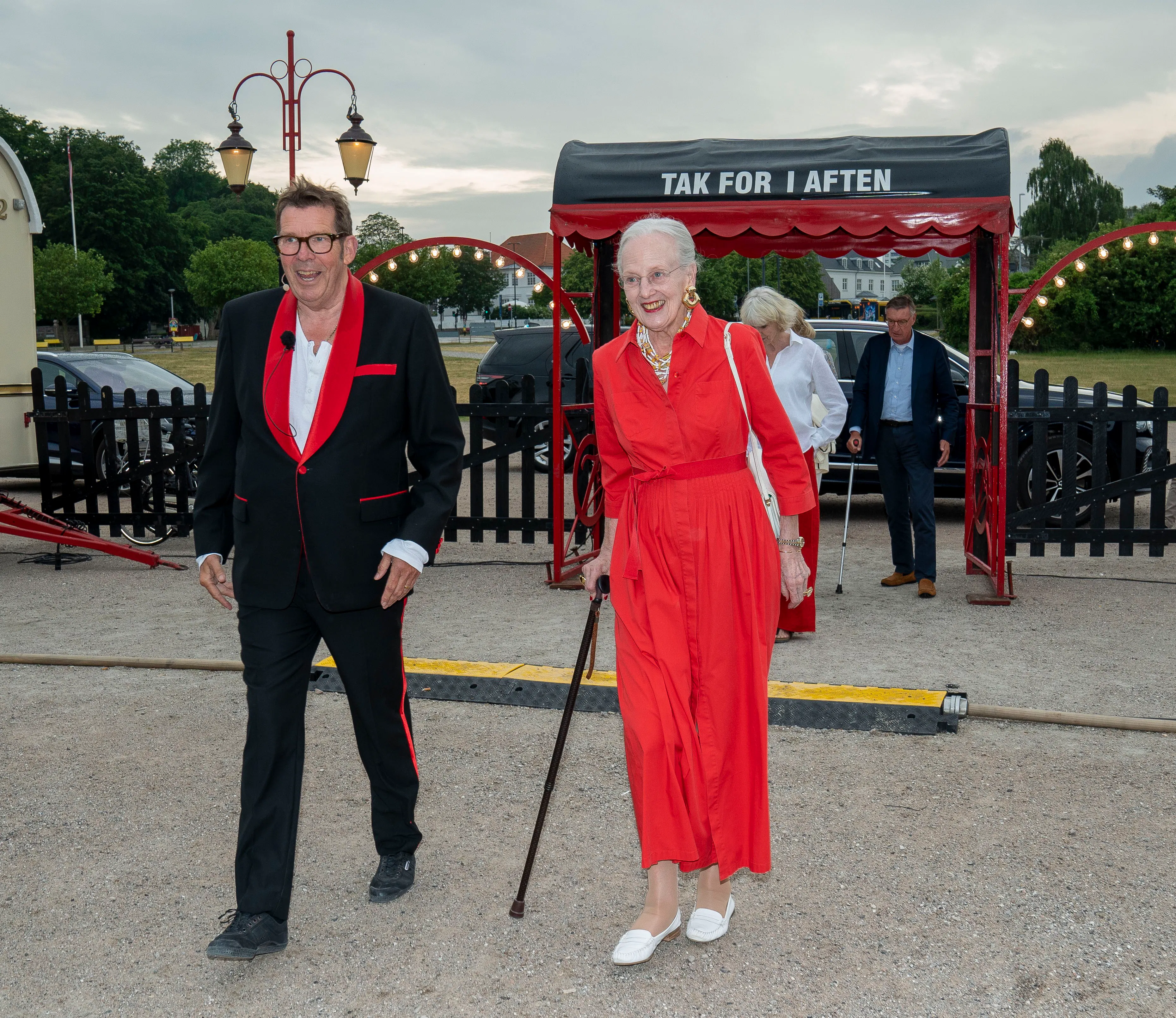 Dronning Margrethe og cirkusdirektør Søren Østergaard.
