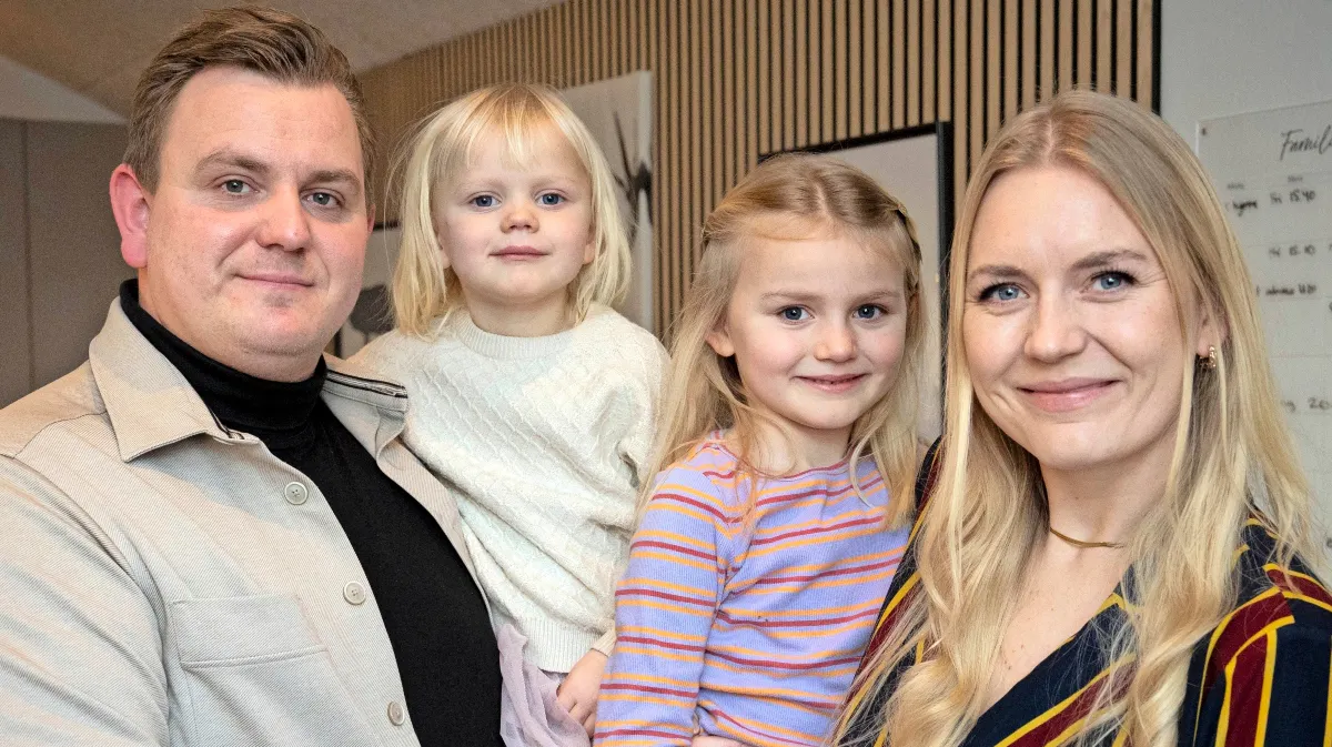 Nikolaj og Maria med døtrene Mathilde og Solvej.