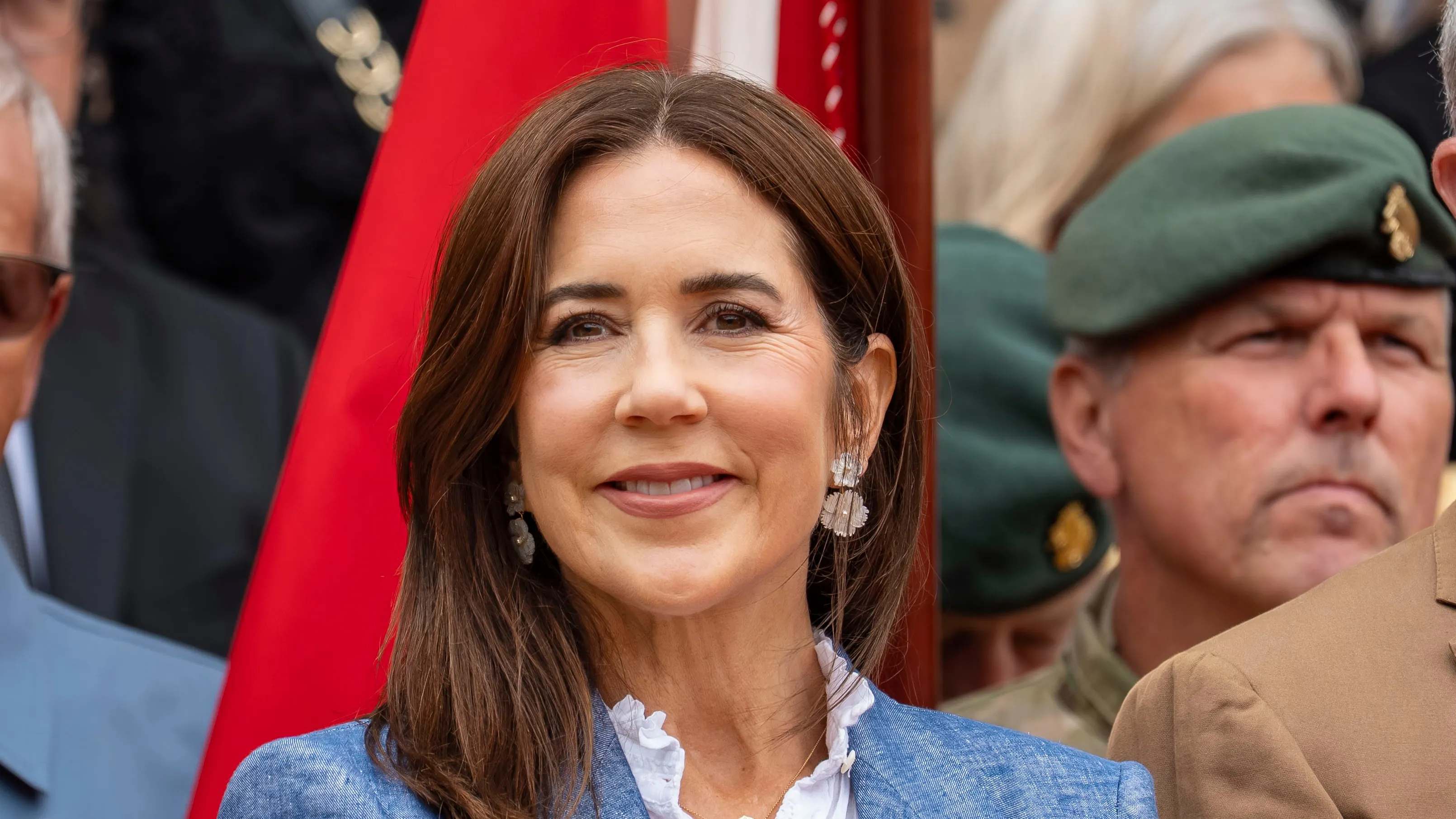 Dronning Mary er dukket op.