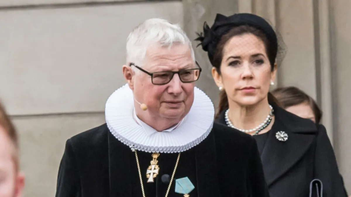 Som kongelig konfessionarius forestod Erik Norman Svendsen bisættelsen af prins Henrik i 2018. Her ses han med daværende kronprinsesse Mary i baggrunden.