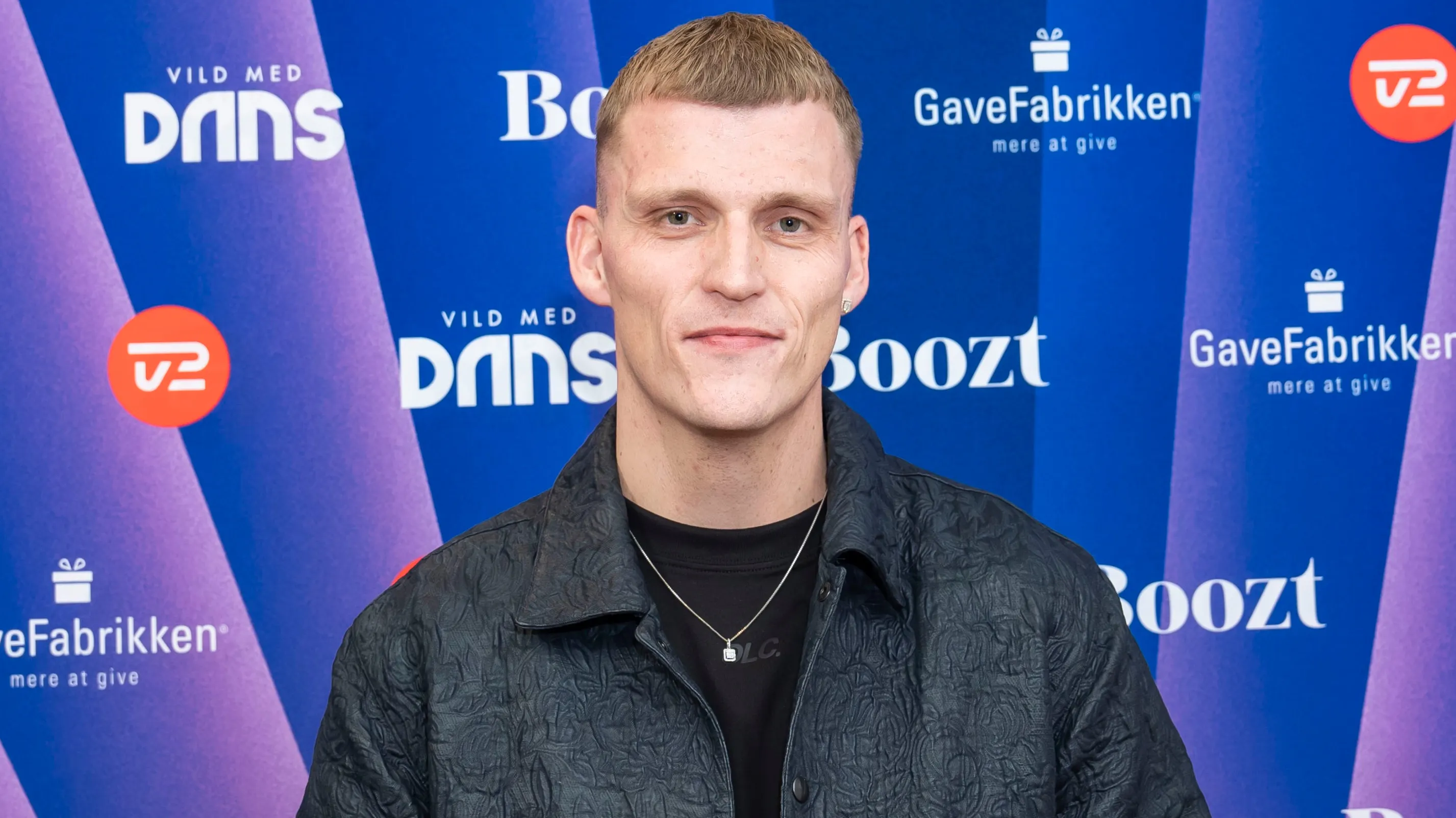 Skuespilleren Sebastian Bull afslører en stor nyhed. 