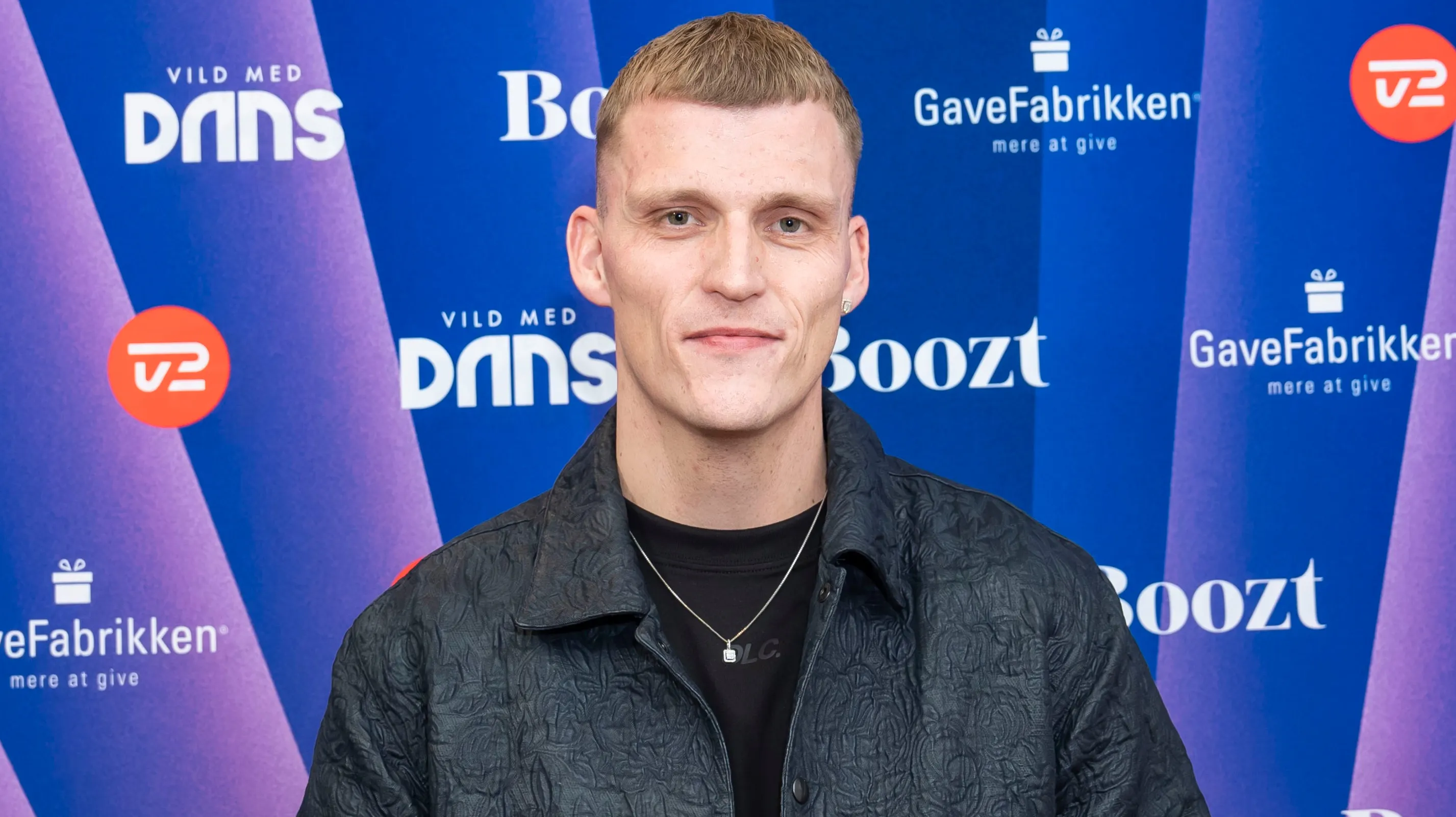 Skuespilleren Sebastian Bull afslører en stor nyhed.