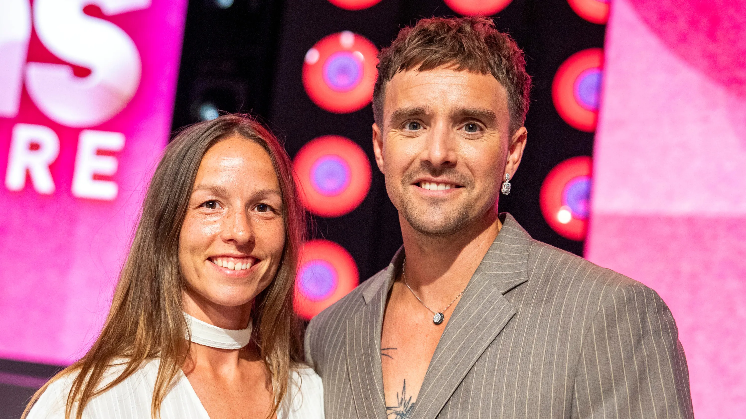 Der sker snart store omvæltninger for Martin Johannes Larsen, hustruen Sara-Lisa og deres lille datter Flo.