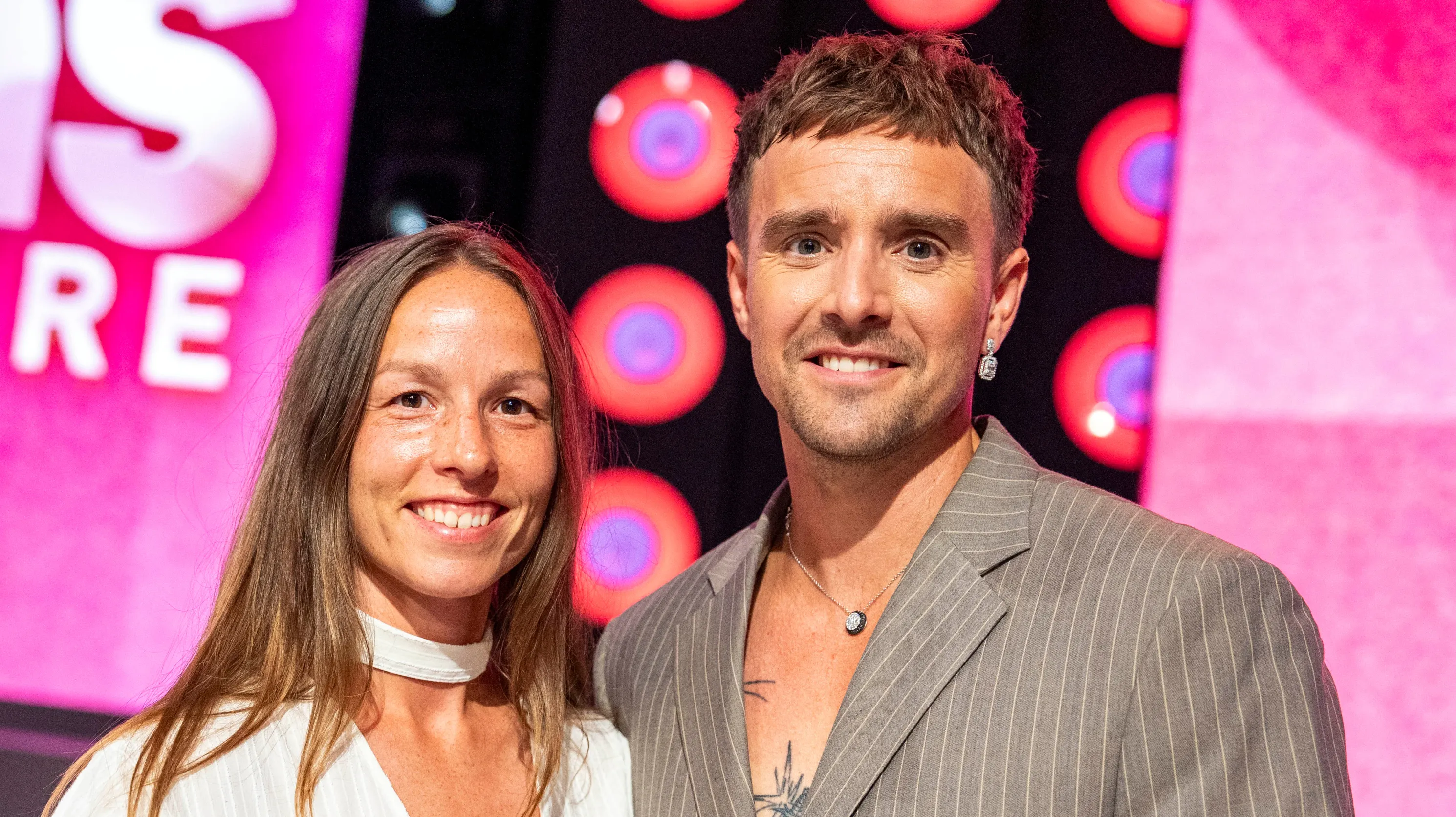 Der sker snart store omvæltninger for Martin Johannes Larsen, hustruen Sara-Lisa og deres lille datter Flo.