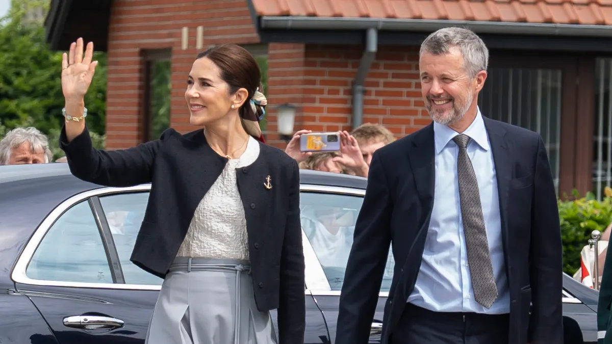 Dronning Mary og kong Frederik har nydt sommerens gode vejr.