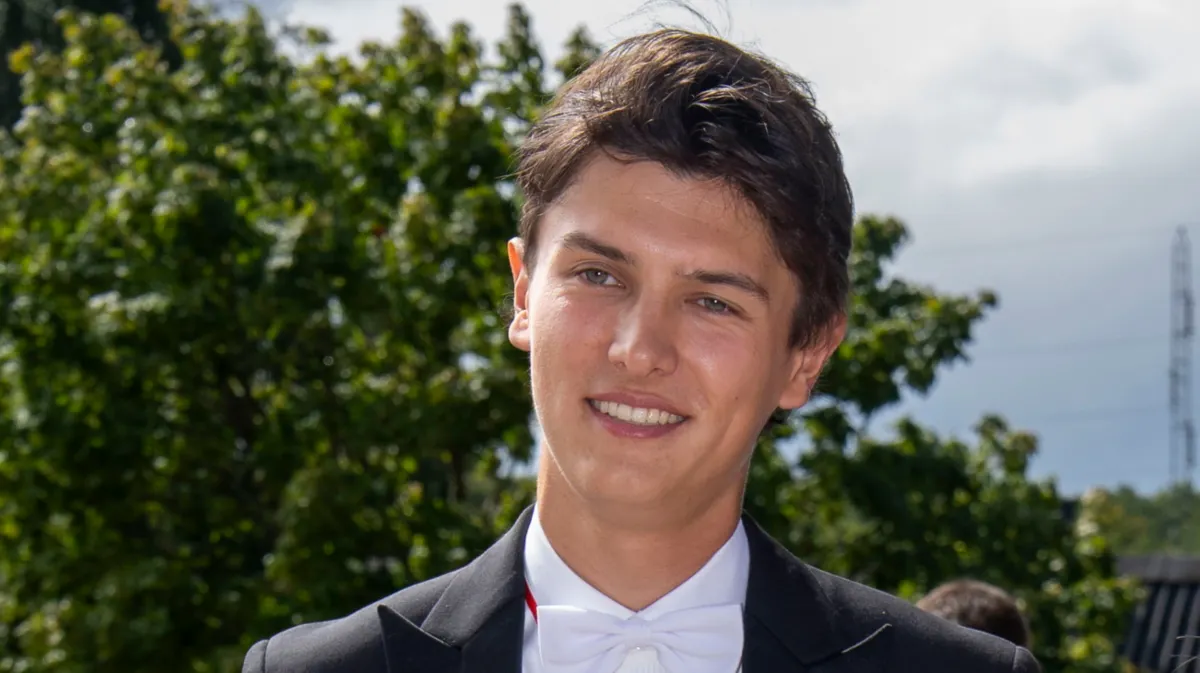 Grev Nikolai i højt humør ved Egeskov-brylluppet i weekenden.