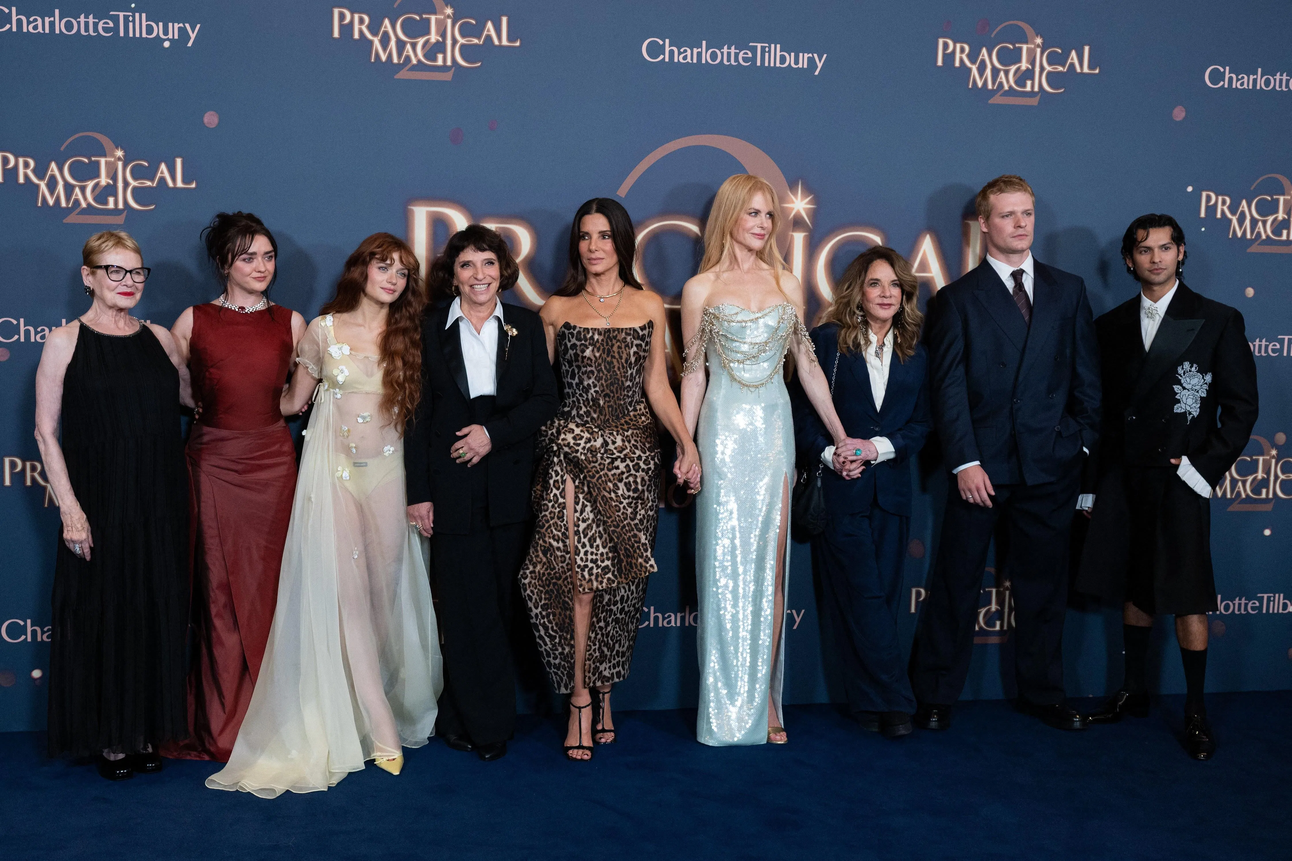 Dianne Wiest, Maisie Williams, Joey King, Susanne Bier, Sandra Bullock, Nicole Kidman, Stockard Channing, Solly McLeod og Xolo Maridueña til gallapremieren på "Practical Magic 2"