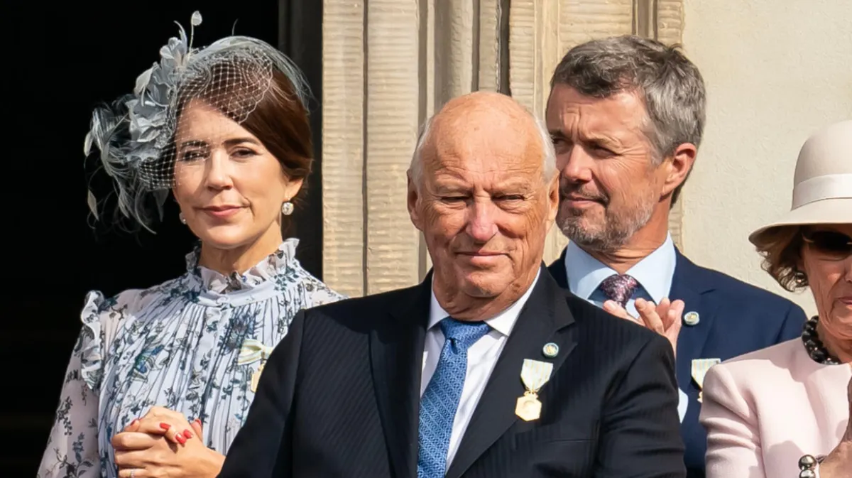 Dronning Mary, kong Harald og kong Frederik i 2023 i forbindelse med Sveriges kong Carl Gustafs regeringsjubilæum.