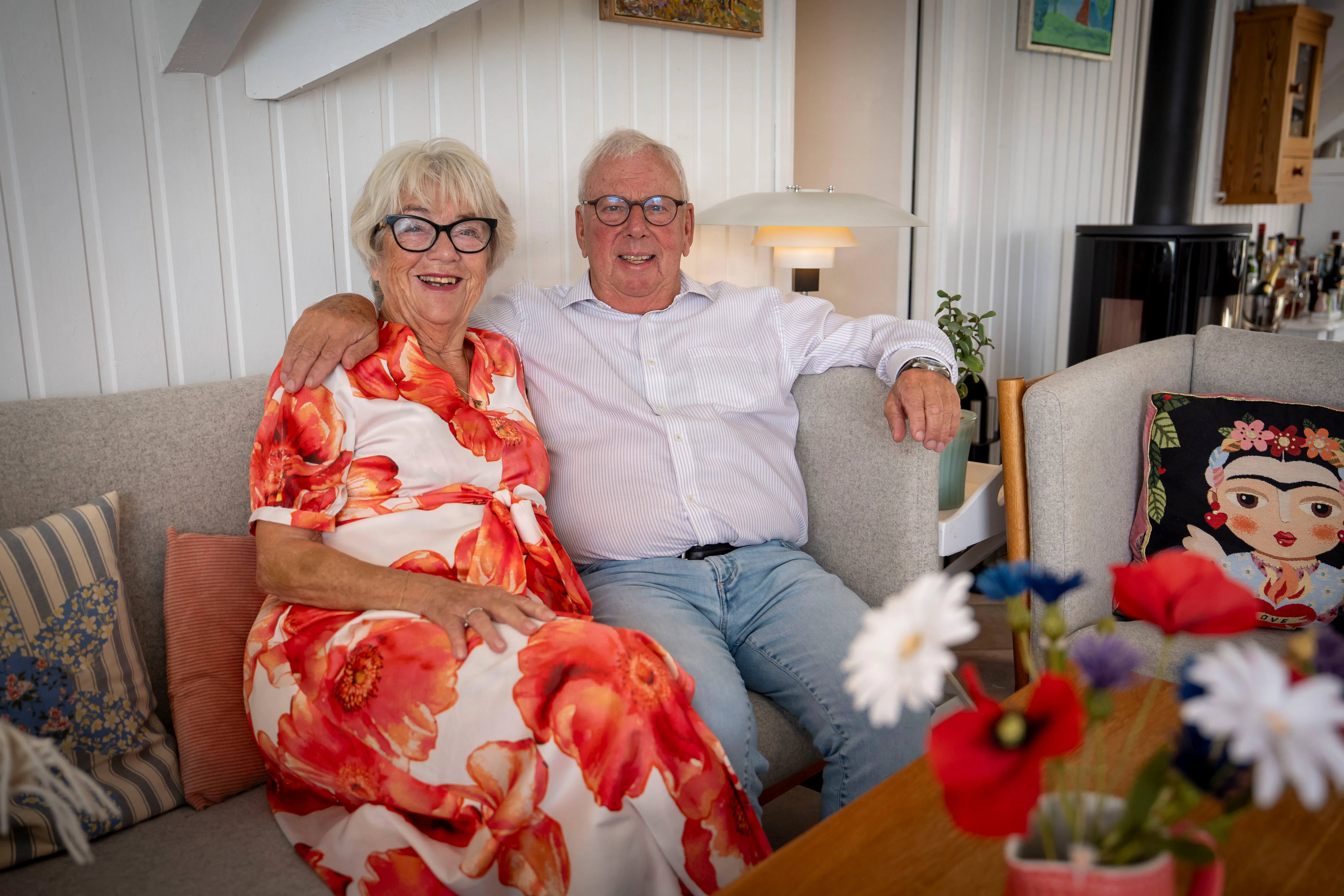 Johnna og Leif Maibom i deres sommerhus i Broager.