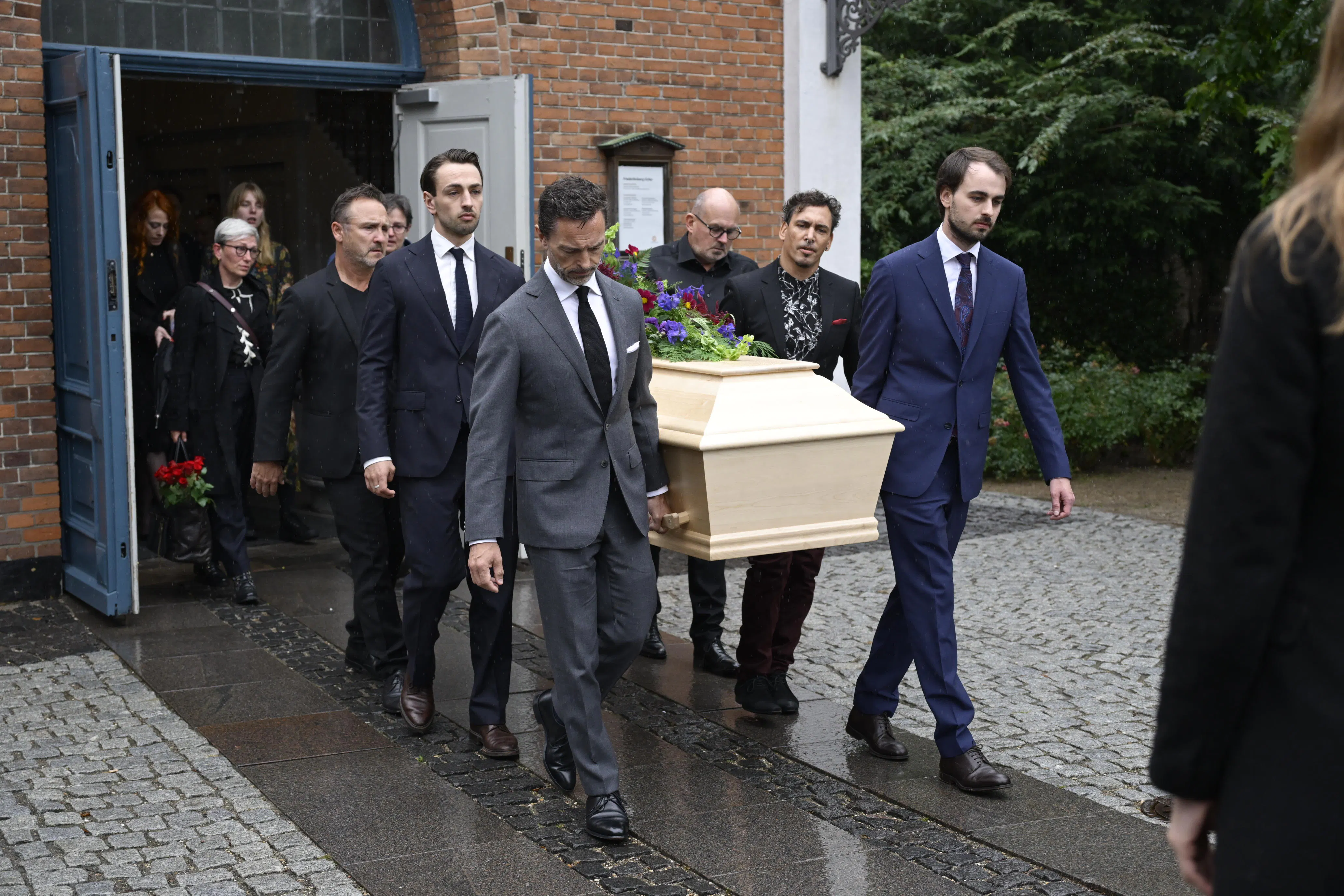 Familie, venner og kolleger siger et sidste farvel til Stig Thorsboe.