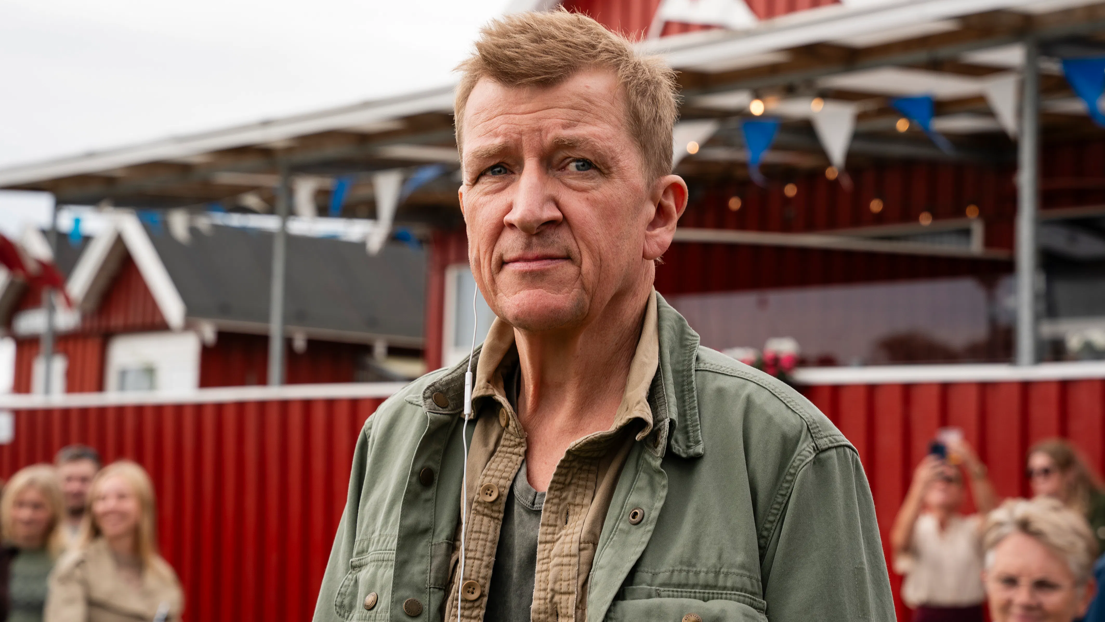 Jens Albinus spiller journalisten Roberg Gade 