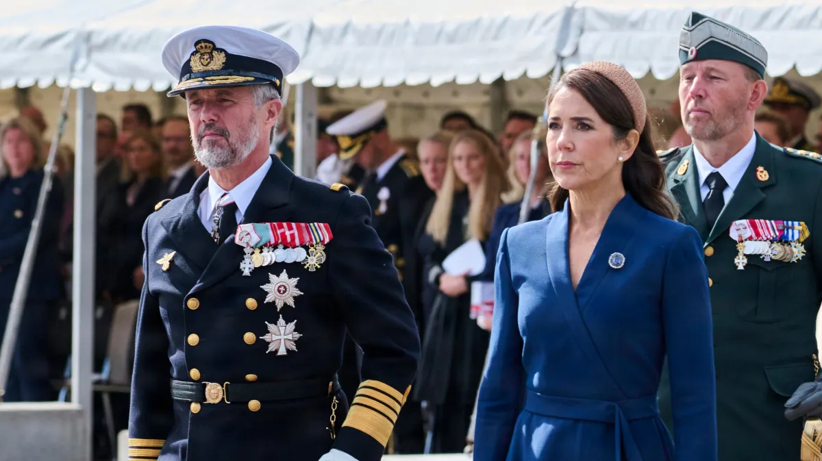 Flot debut for hoffet: Kongeparret havde ny mand ved deres side på vigtig dag | BILLED-BLADET