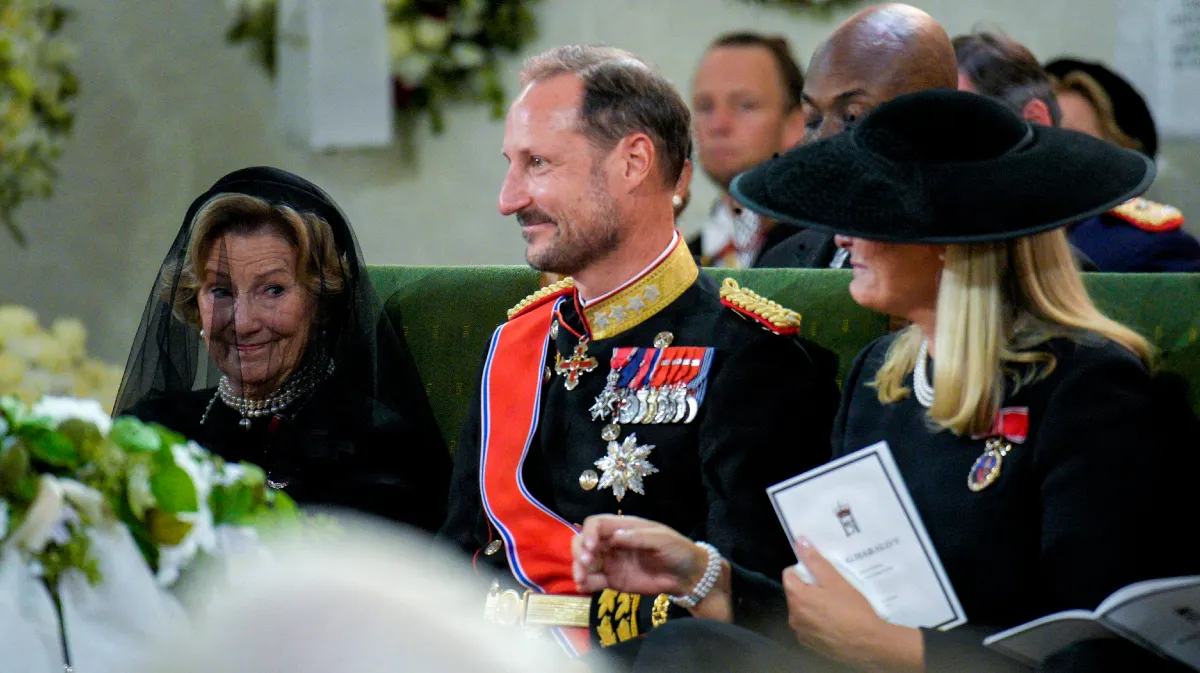 Dronning Sonja, kong Haakon og dronning Mette-Marit under statsbegravelsen.