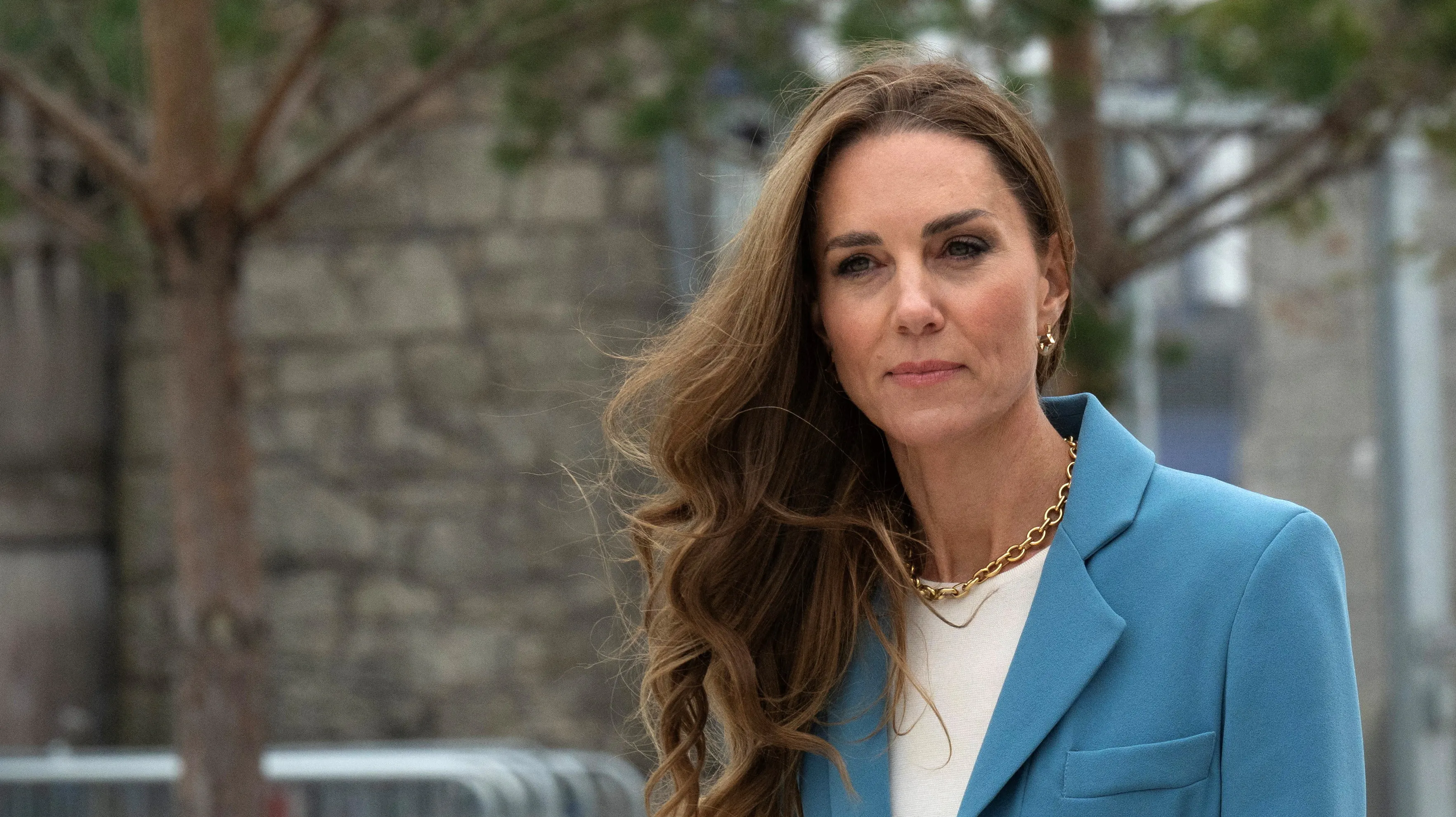 Der gemmer sig en rørende historie bag prinsesse Kates øreringe.