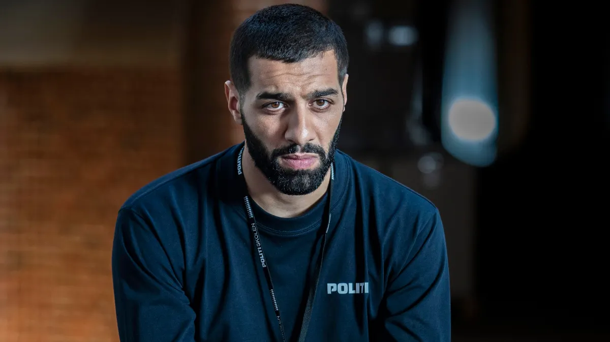 Soheil Bavi i "Uniformen", der stadig kan ses på DRTV.