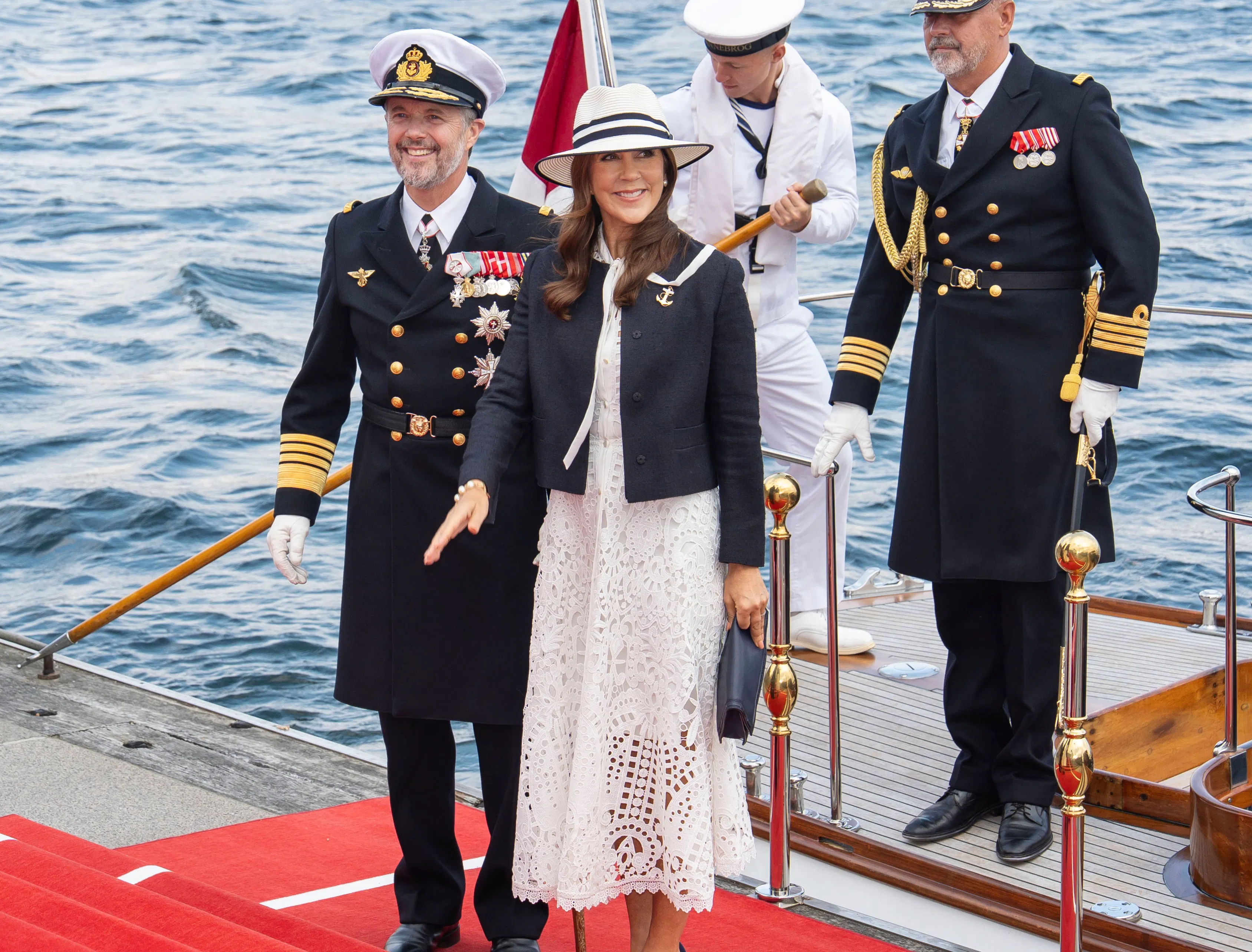 Kongeparret gik officielt i land fra Dannebrog den 10. september 2025. 