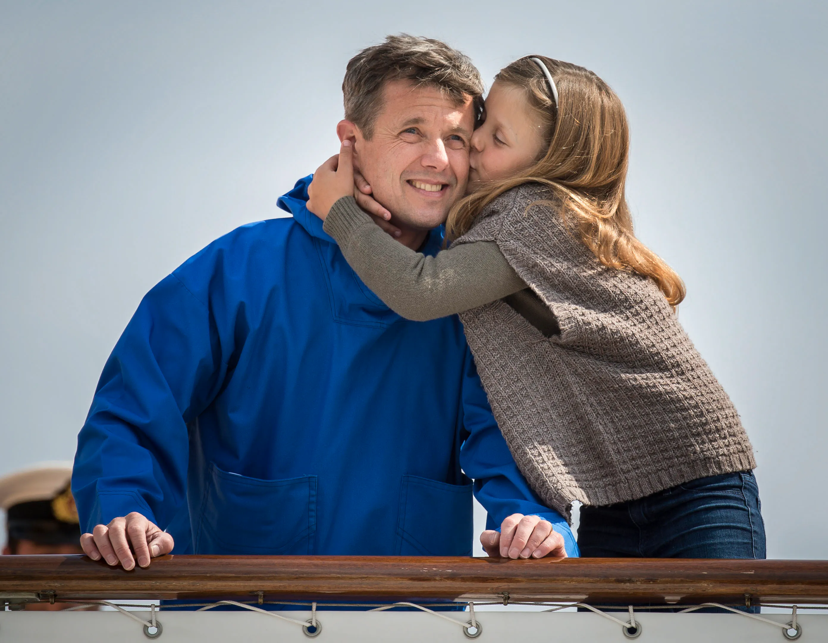 For 12 år siden var det Frederik, der fik et kys af Isabella, da familien var på officielt besøg i Grønland. 