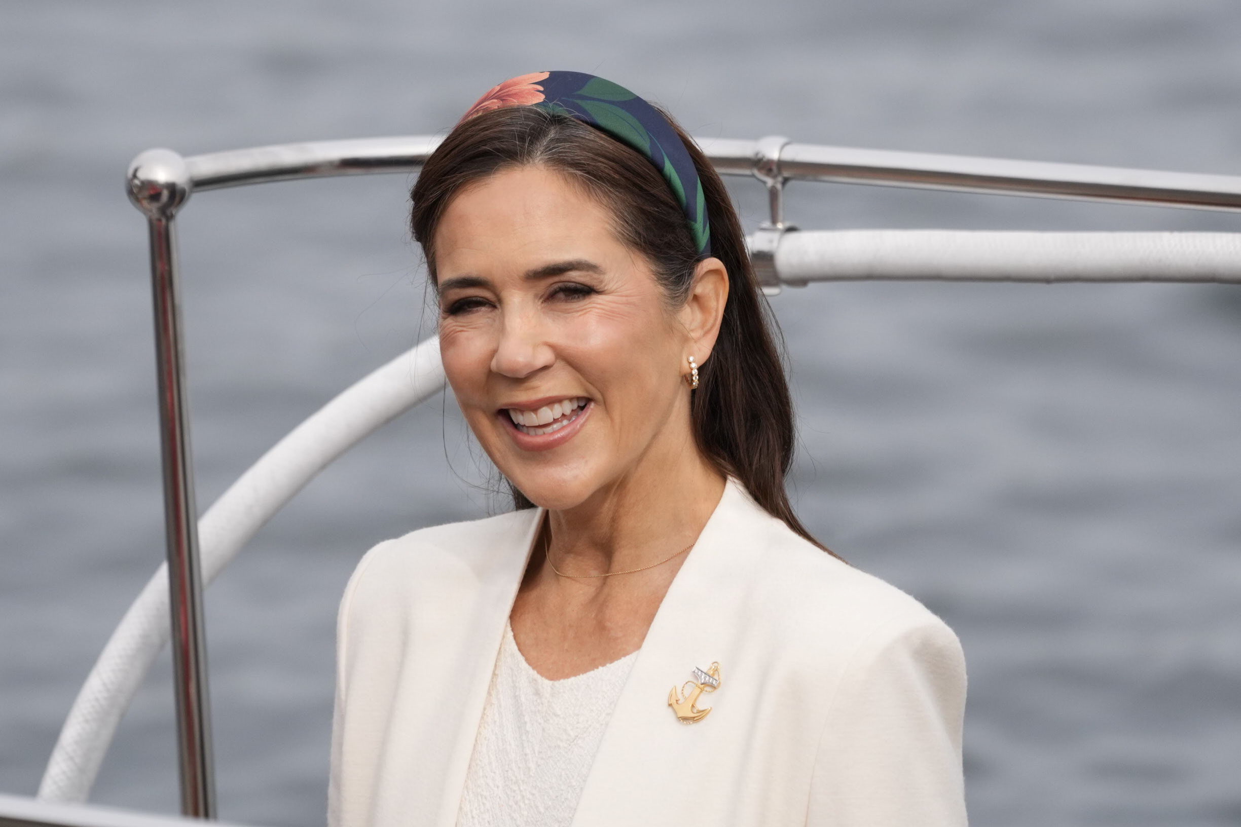 Se billederne: Kongeparret gik i land | BILLED-BLADET
