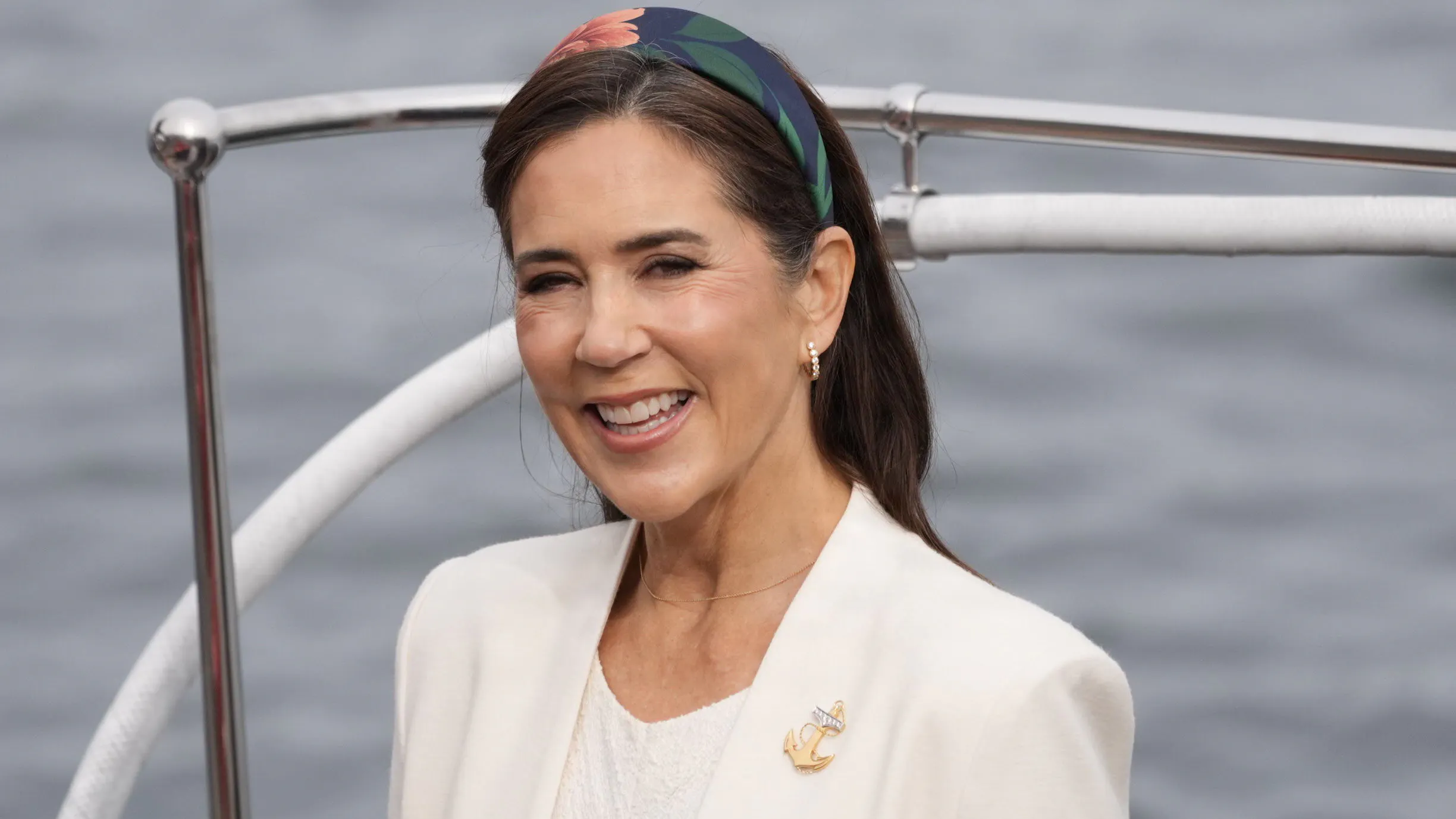 Se billederne: Kongeparret gik i land | BILLED-BLADET