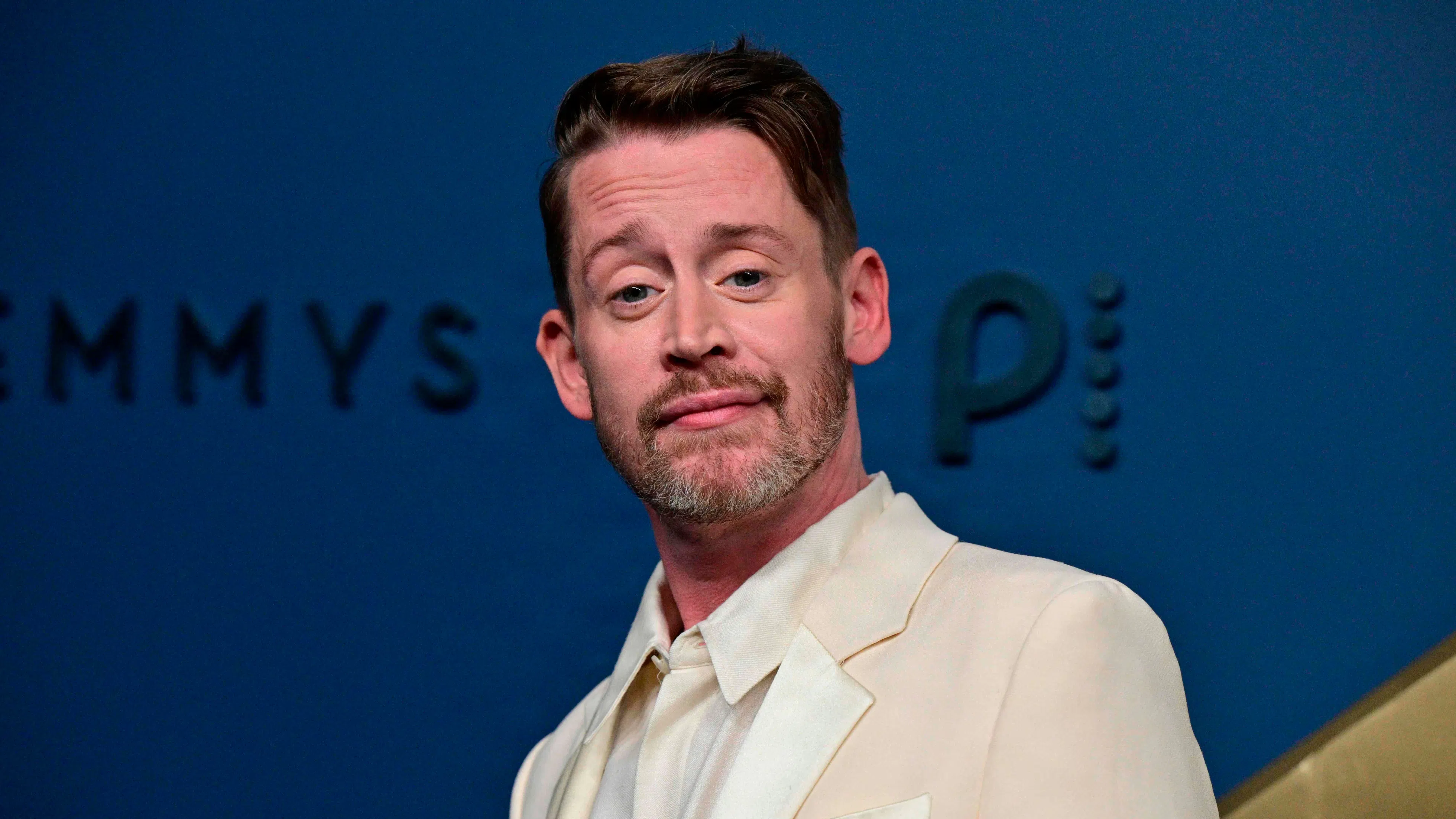 Macaulay Culkin hyldede sin filmmor til Emmy Awards 2026.