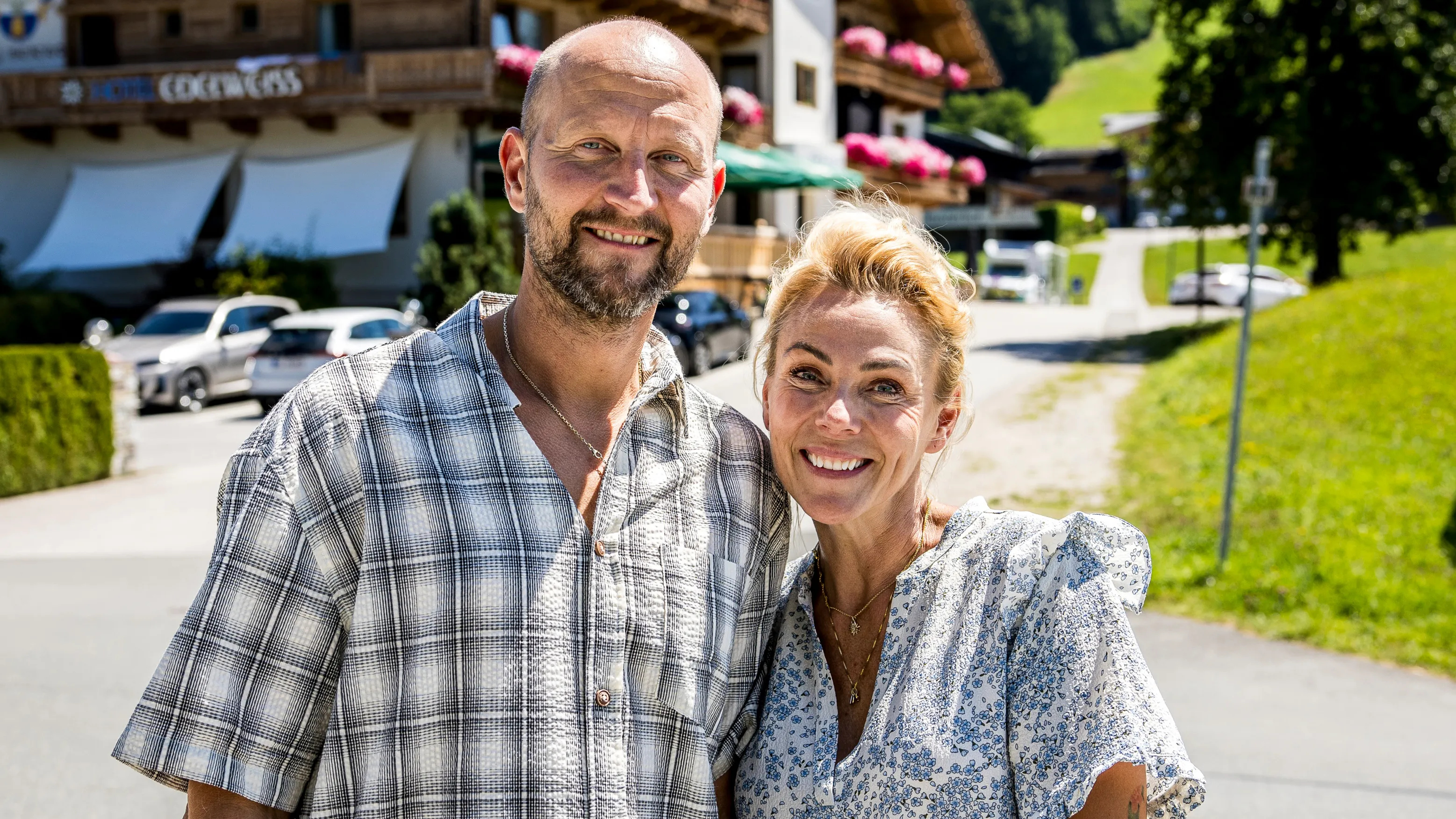 Anders og Lene Beier inviterer indenfor på Hotel Edelweiss i en ny sæson af "Beier på Alpehotellet".
