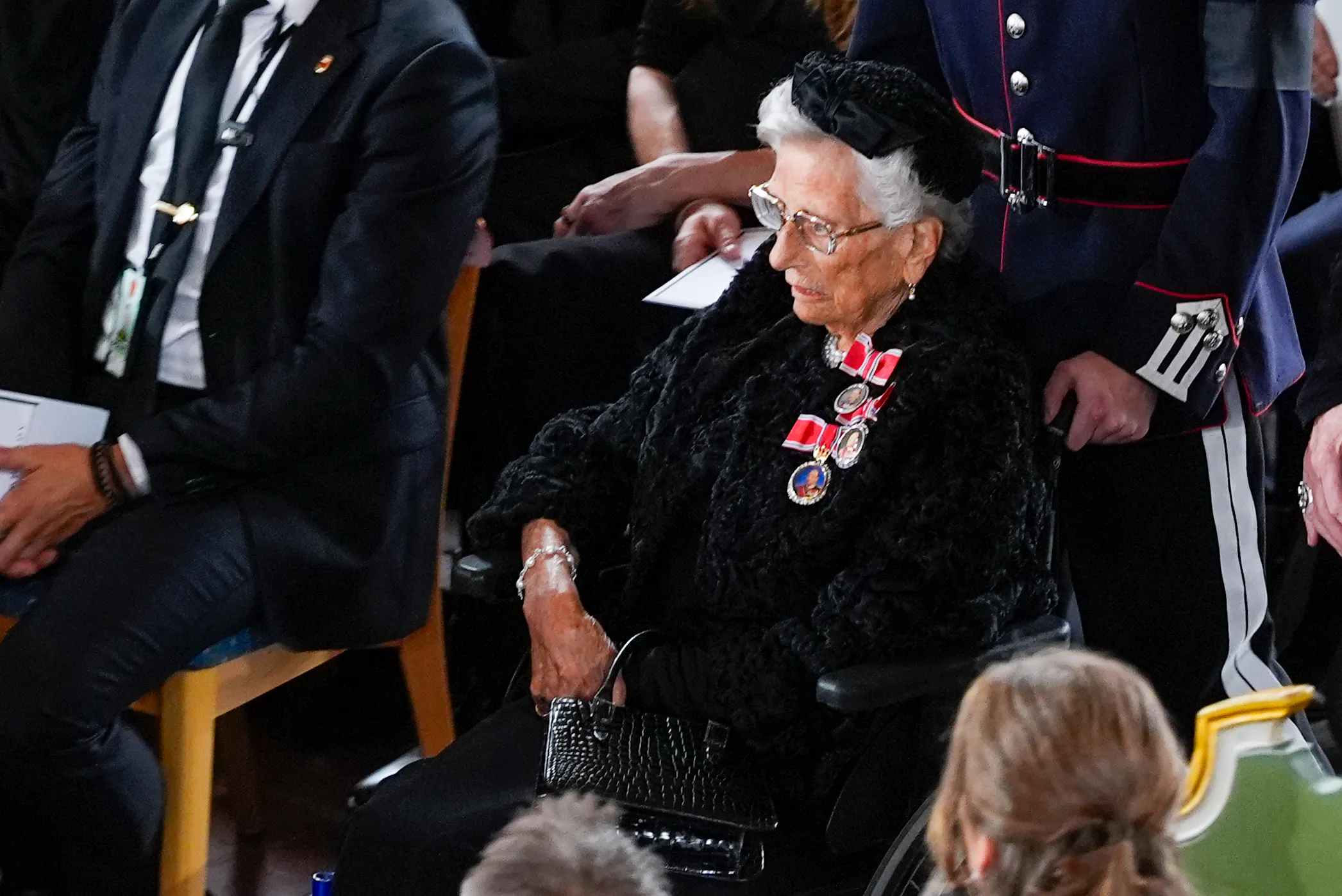 Kort før prinsesse Astrids begravelse: Kirken melder ud | BILLED-BLADET