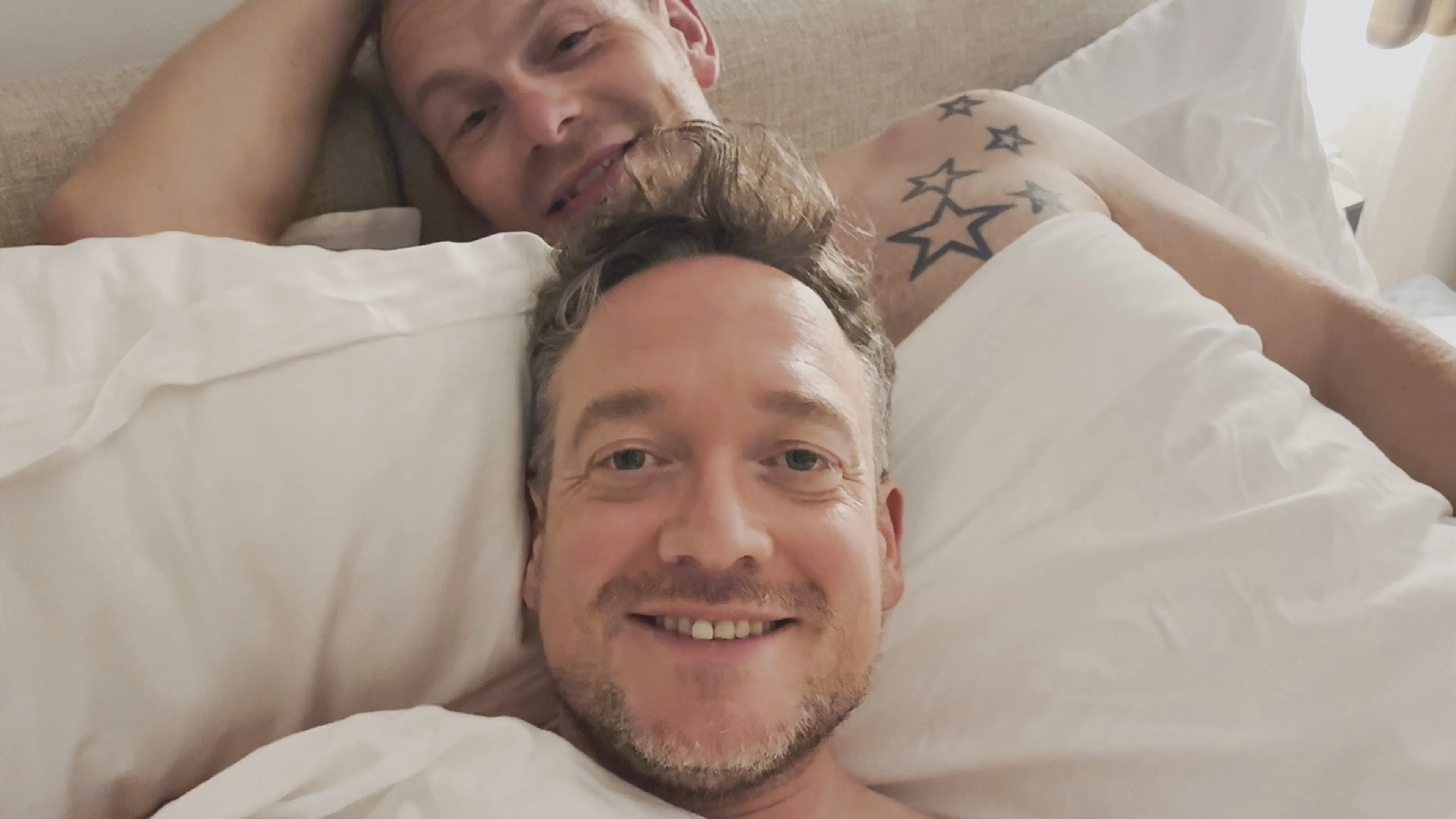 Michael og Torben kommer tættere på hinanden. Desværre lader forelskelsen vente på sig.