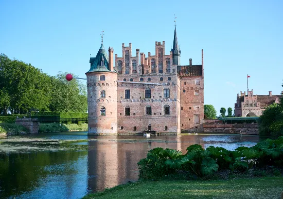 Egeskov Slot byder på meget spændende i denne sæson, og helt vildt bliver det i sæsonen 2032.