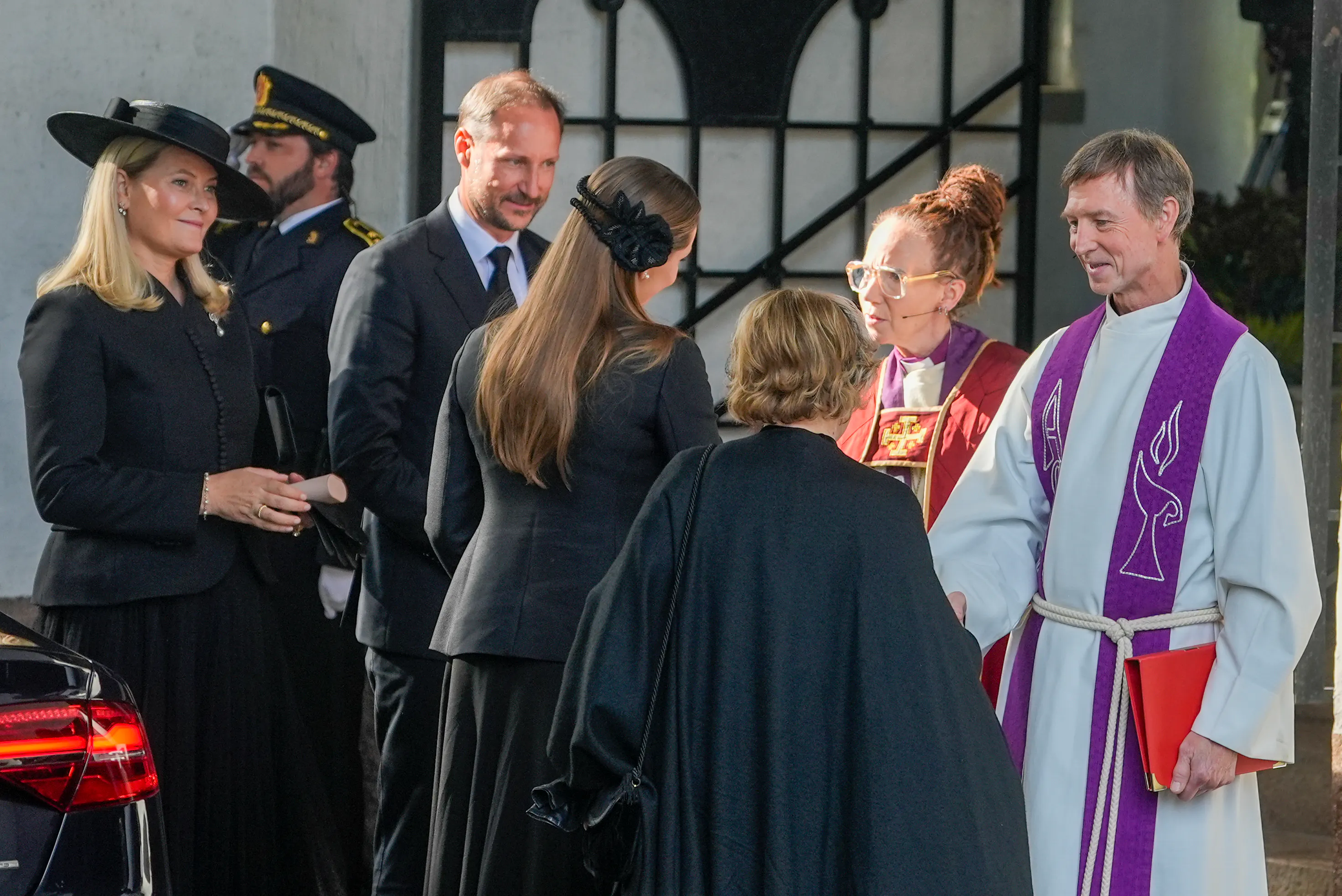 Præstens søde afsløring om prinsesse Astrid fik smilene frem ved hendes begravelse | BILLED-BLADET