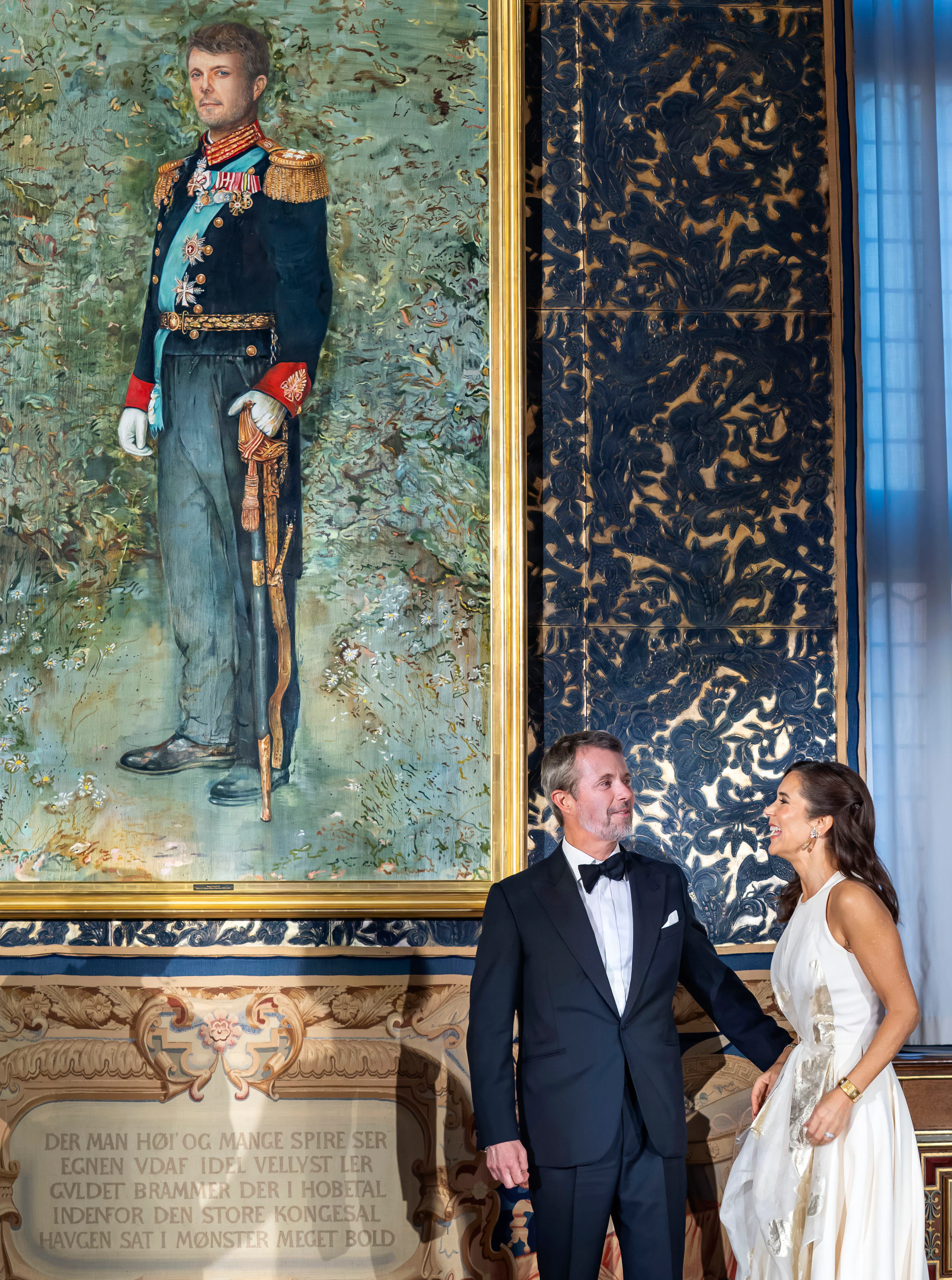Kong Frederik og dronning Mary ved portrætafsløringen på Frederiksborg den 25. september.