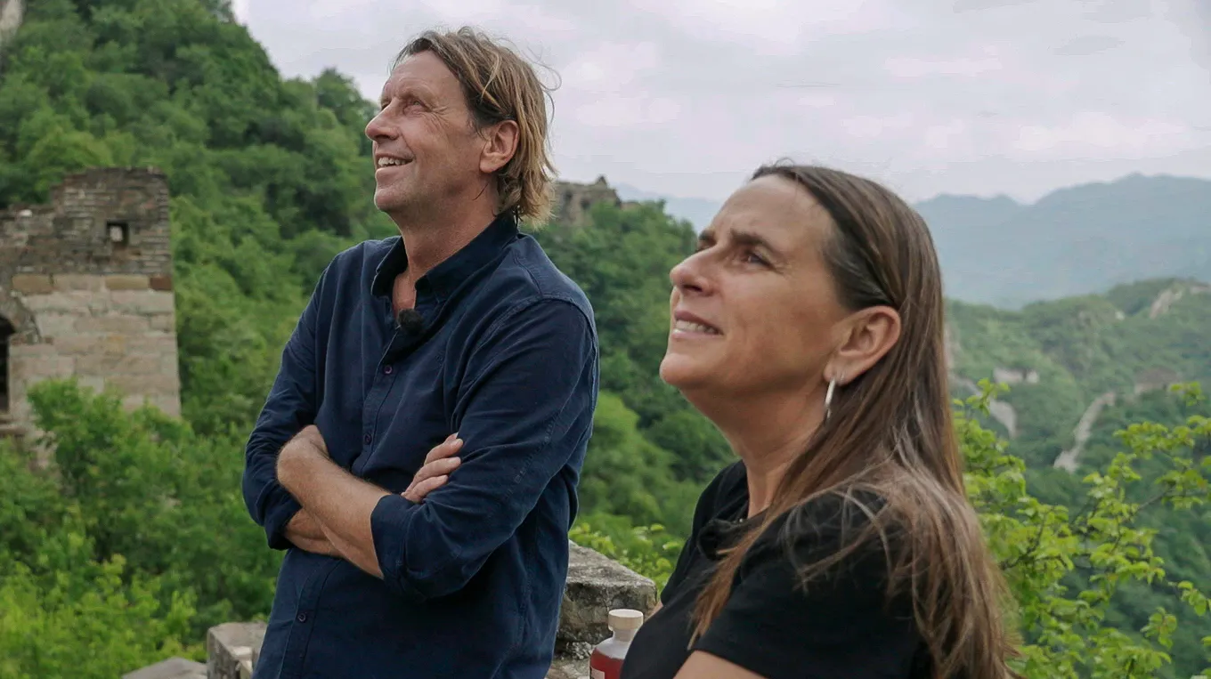 Anders Agger og Anne Hjernøe blev dybt berørte, da de så Den Kinesiske Mur i "Anne og Anders i Kina".