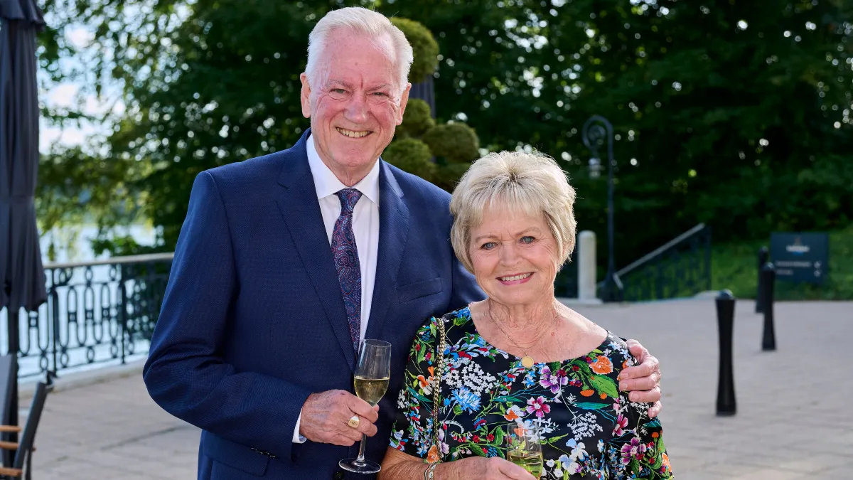 Keld og Hilda Heick gør det for barnebarnet