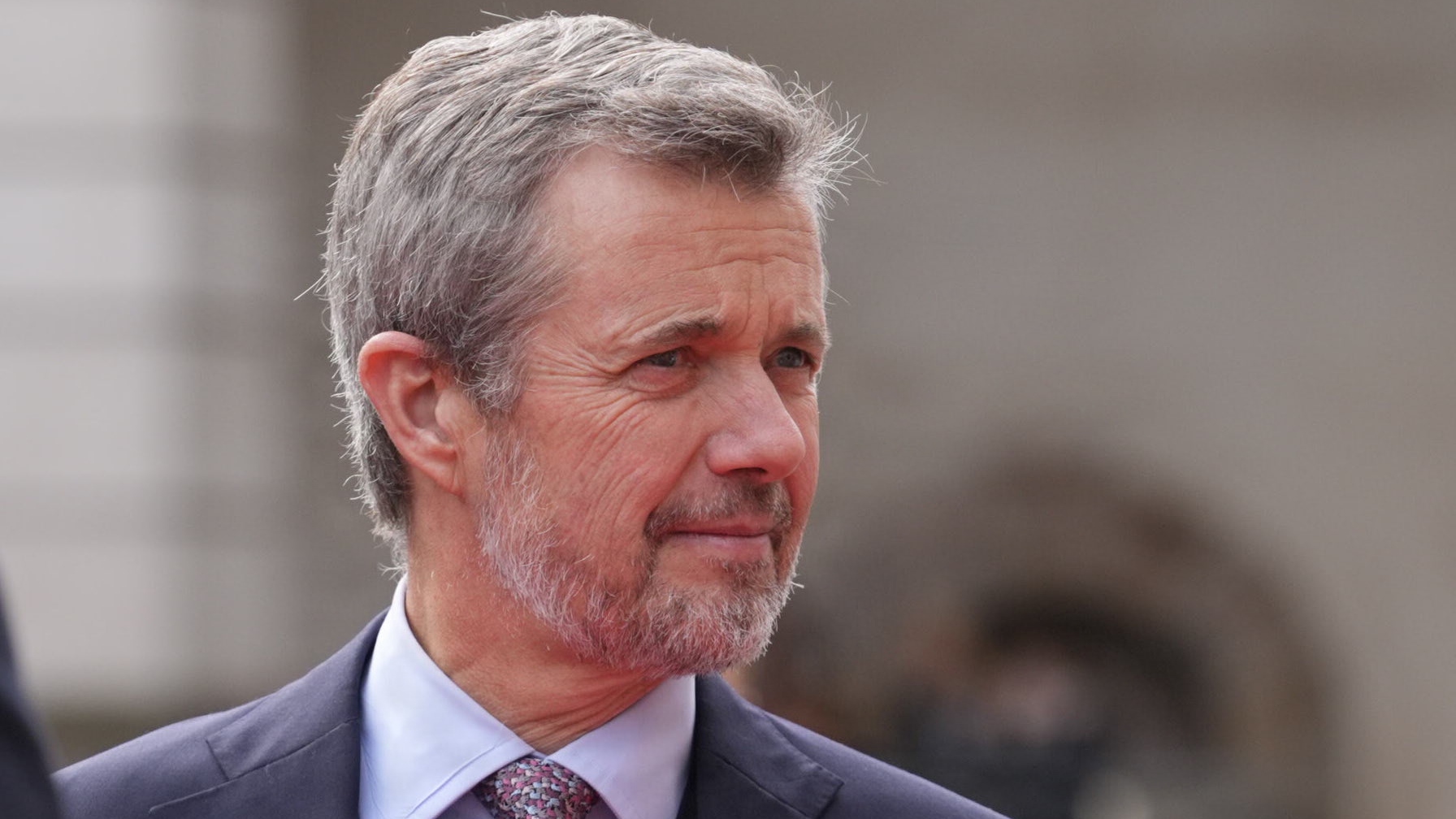 Skete for første gang: Kong Frederik fulgtes med den nye formand for  Folketinget | BILLED-BLADET