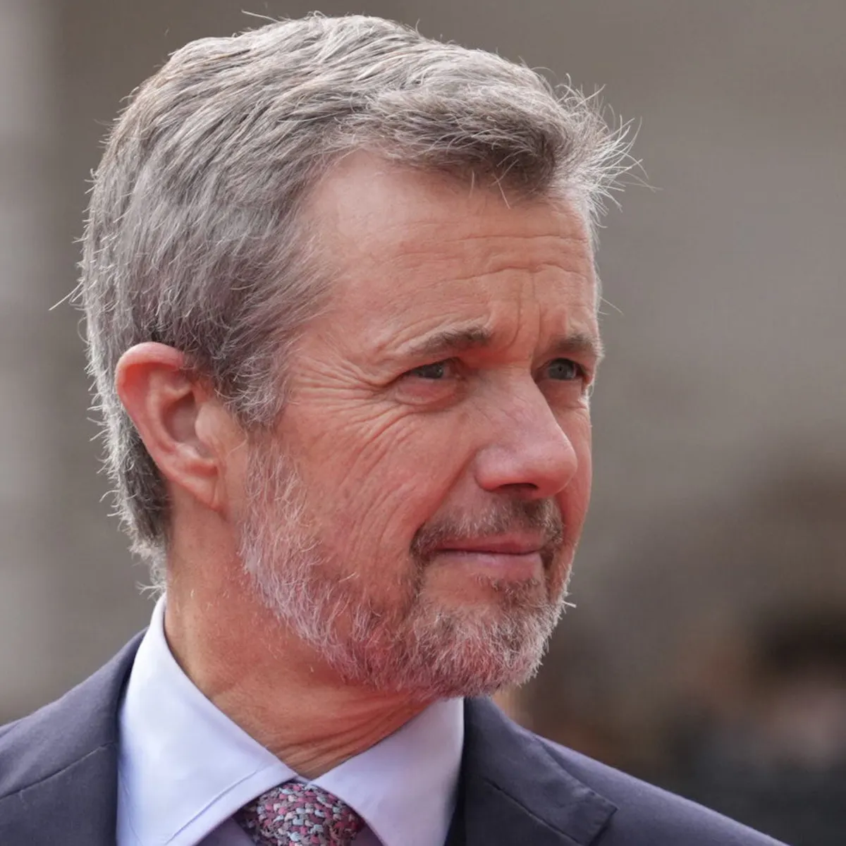 Skete for første gang: Kong Frederik fulgtes med den nye formand for Folketinget | BILLED-BLADET