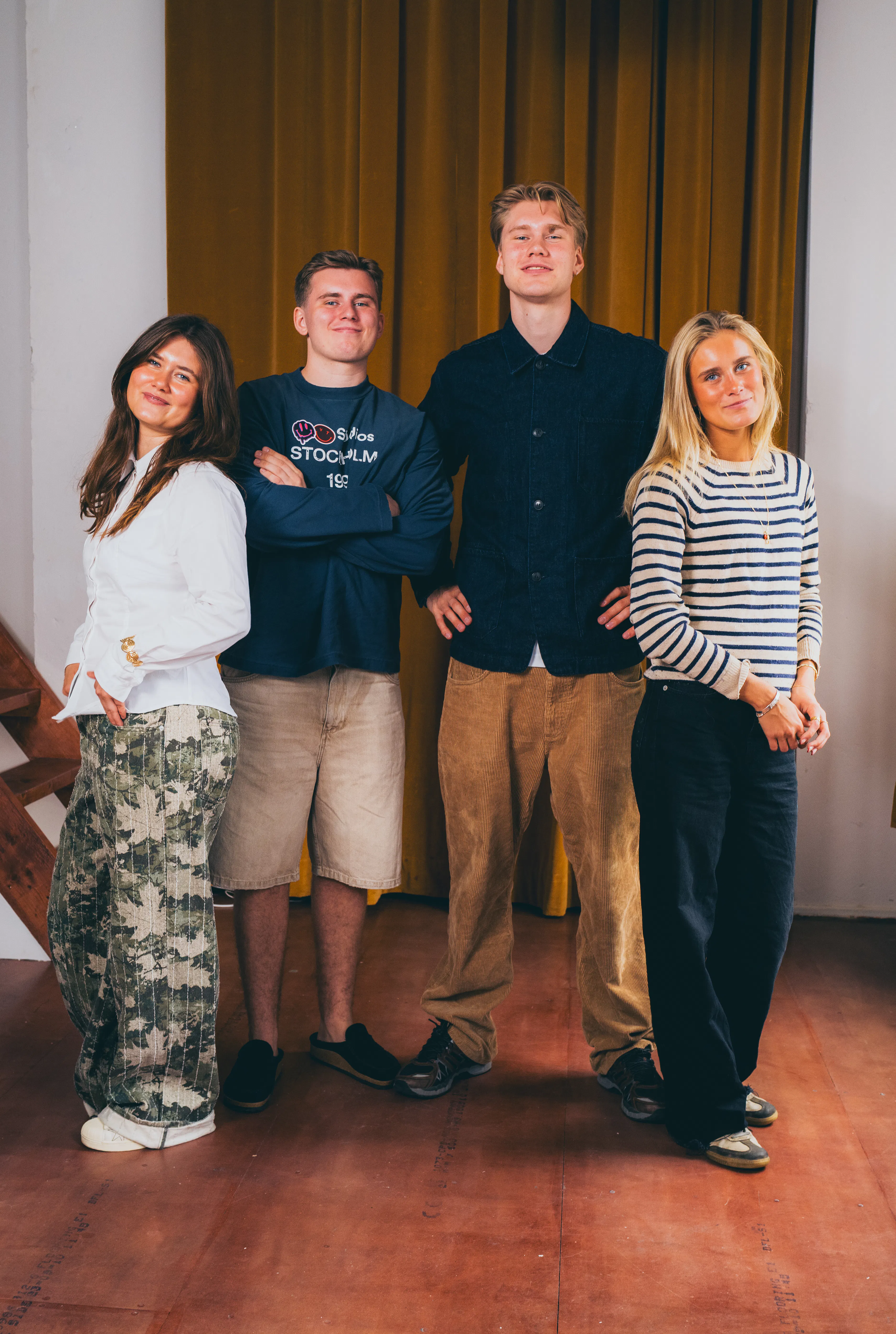 Parrets fire børn, Anna, Villads, Valder og Ella, er også med i programmet. 