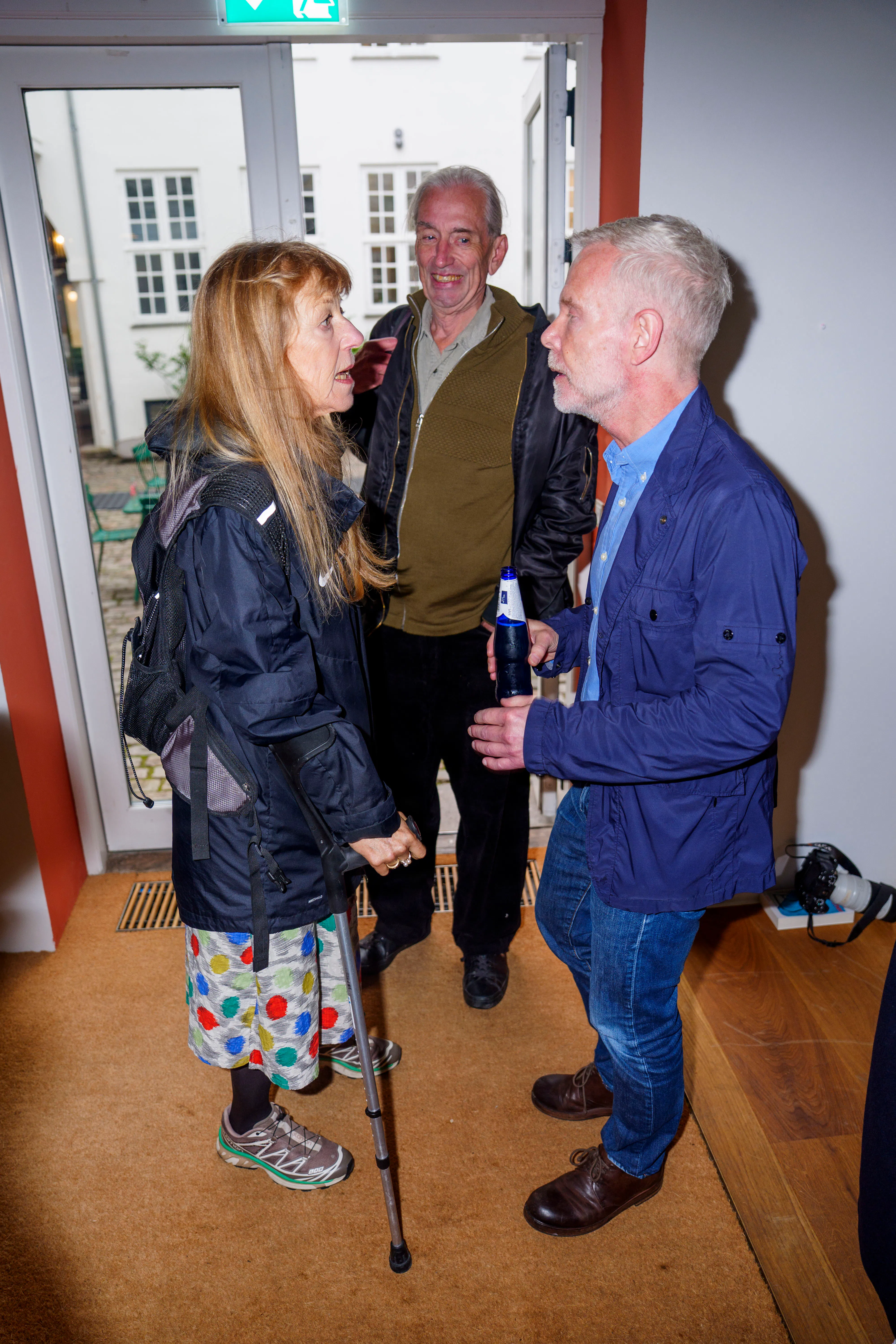 Ditte Gråbøl ankommer til Morten Kirkskovs bogreception.