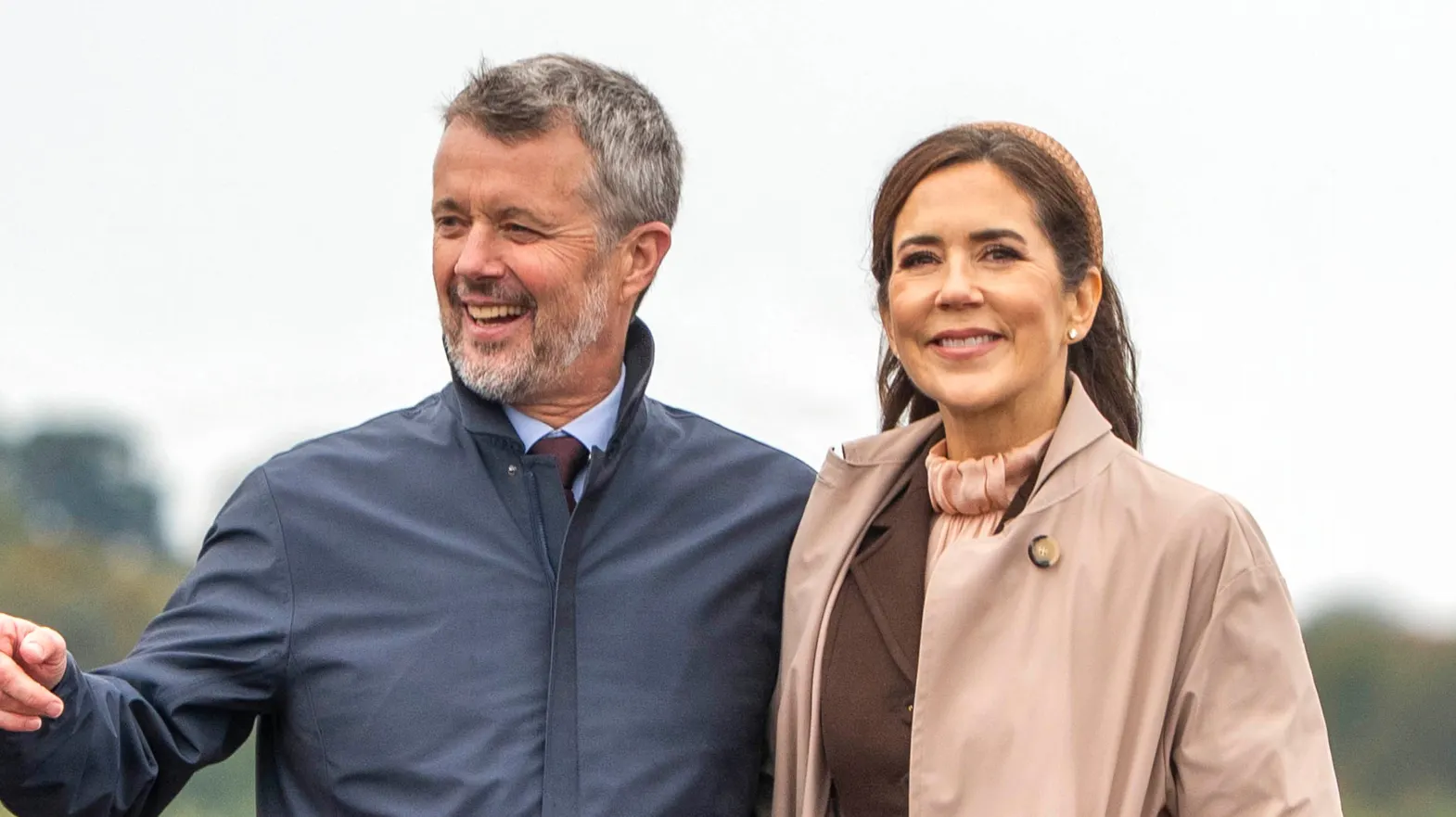 Kong Frederik og dronning Mary er klar til fornemt besøg.