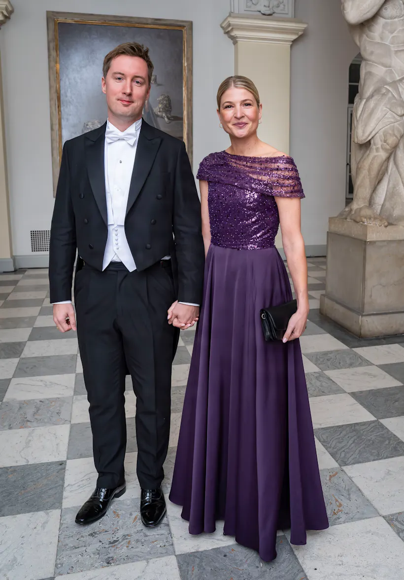 Folketingsmedlem Jacob Marks kone i ganske særlig kjole til gallamiddag ...