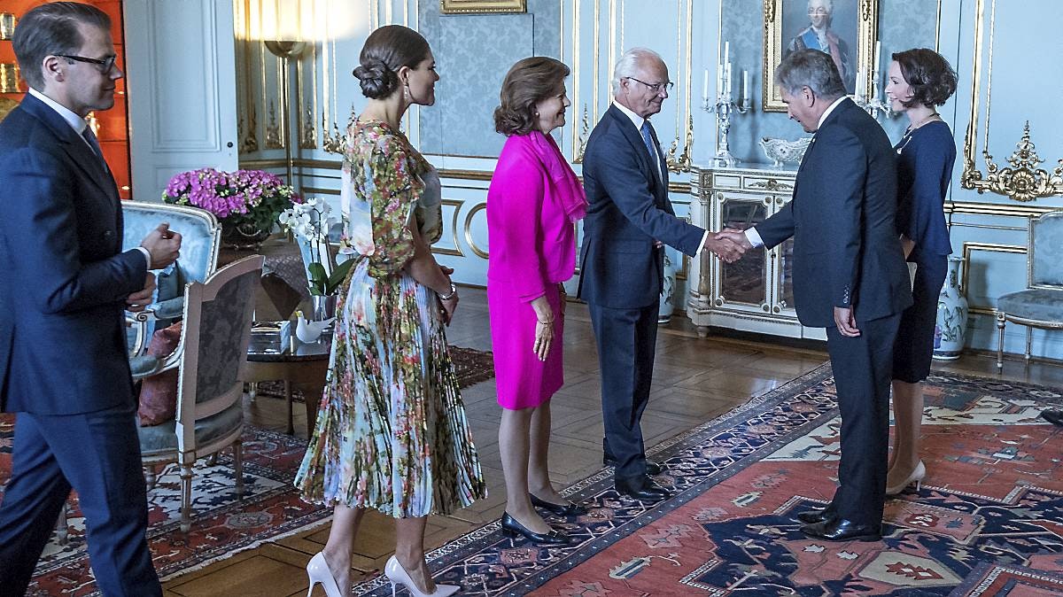 Prins Daniel, kronprinsesse Victoria, dronning Silvia, kong Carl Gustaf, prins Carl Philip, Sauli Niinistö og Jenni Haukio