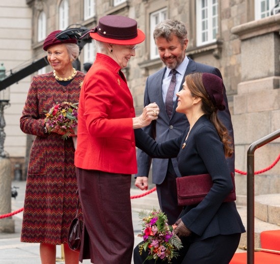 Dronning Margrethe og kronprinsparret samt prinsesse Benedikte