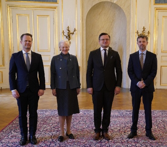 Jeppe Kofod, dronning Margrethe, Dmytro Kuleba og kronprins Frederik