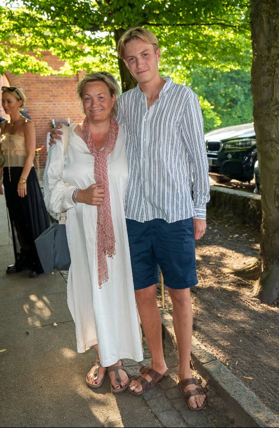 Caroline Boserup I Byen Med S n S Stor Er Han Blevet BILLED BLADET caroline-boserup-i-byen-med-s-n-s-stor-er-han-blevet-billed-bladet