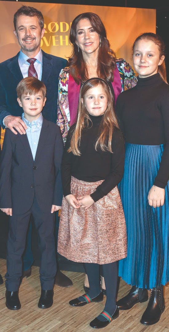 Kronprinsesse Mary og kronprins Frederik med Vincent, Josephine og Isabella