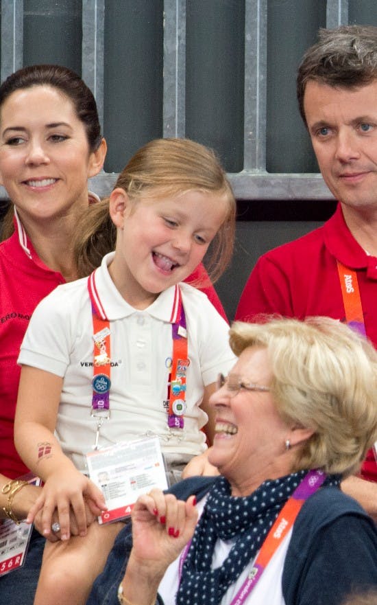 Kronprinsesse Mary, prinsesse Isabella, dronning Anne-Marie og kronprins Frederik