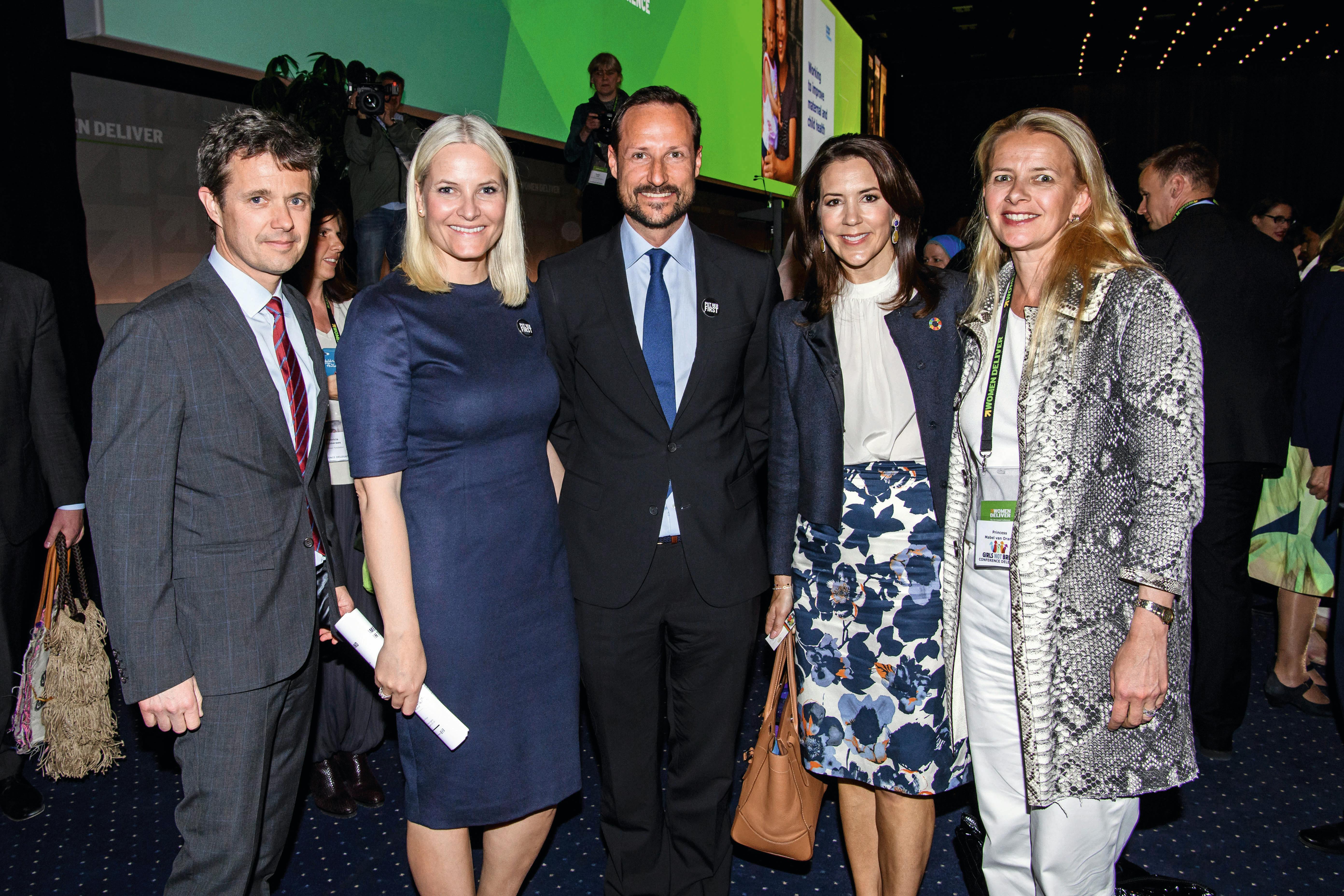 Kronprins Frederik, kronprinsesse Mette-Marit, kronprins Haakon, kronprinsesse Mary pg prinsesse Mabel