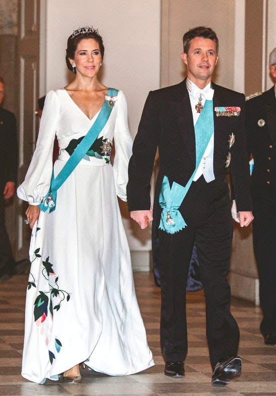 Se billedet: Kronprinsesse Mary og kronprins til fest smuk galla BILLED-BLADET