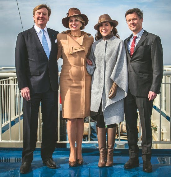 Willem-Alexander, Maxima, Mary og Frederik på Samsø-færgen