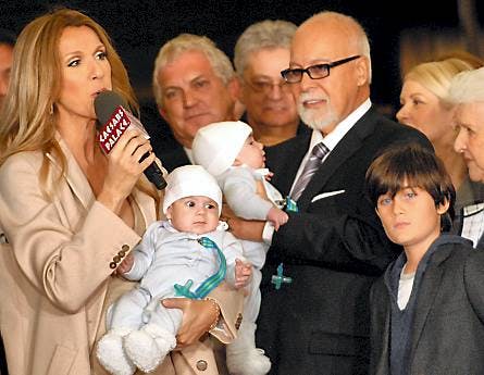 Celine Dion og René Angélil med deres tre sønner, Rene-Charles og tvillingerne Nelson og Eddy, i 2011.